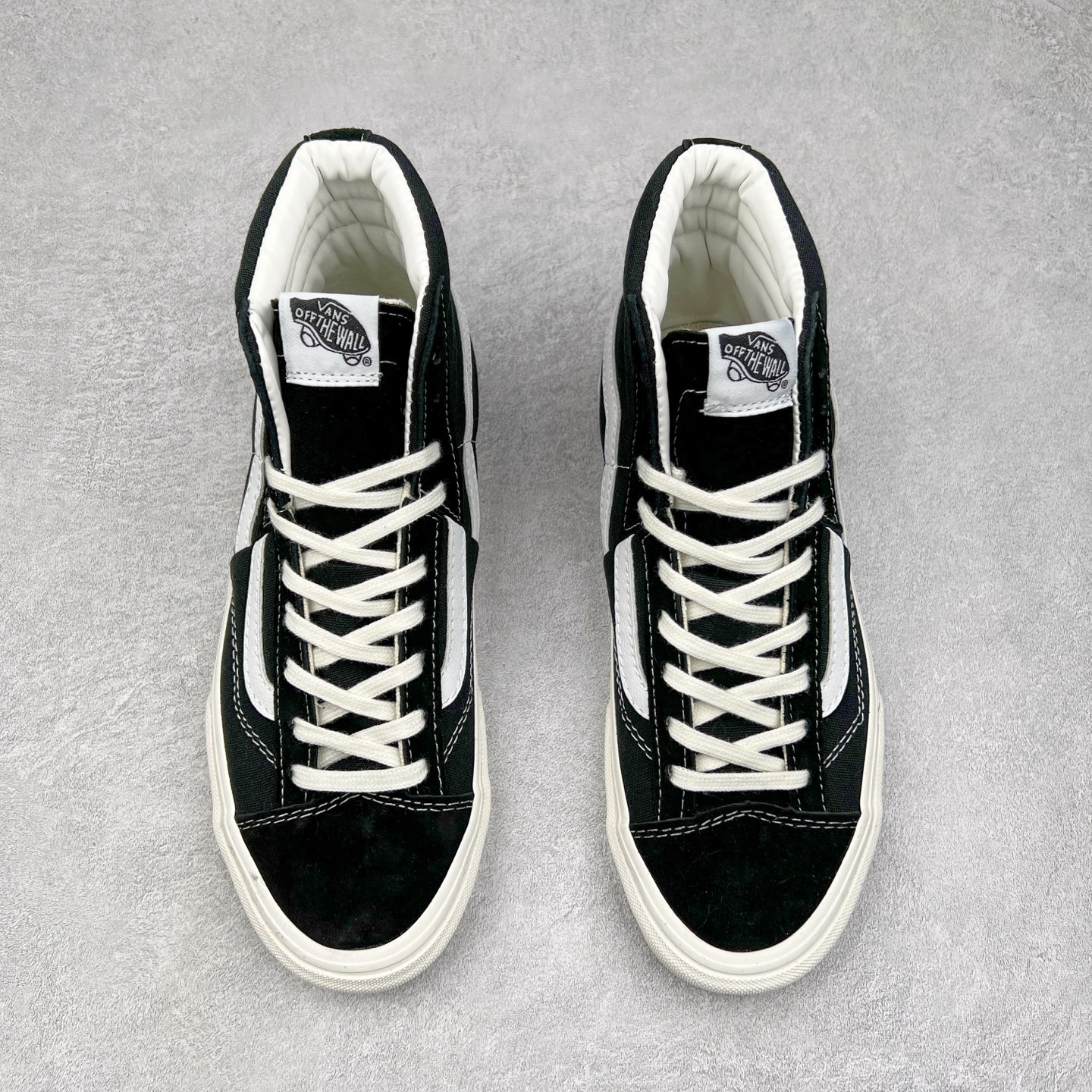 图片[2]-Vans Clash The Wall 经典解构高帮 致敬街头文化，挑战传统规则 此次全新系列融合Authentic、Old Skool、Sk8-Hi、Mid Skool 四款鞋型，以中心基点分成四等分，再通过工艺将其重新组装，凸显解构风。 货号：VN000CNKBA2 黑白 货号：VN000CNKSN0 海军蓝 尺码：35 36 36.5 37 38 38.5 39 40 40.5 41 42 42.5 43 44-选品中心