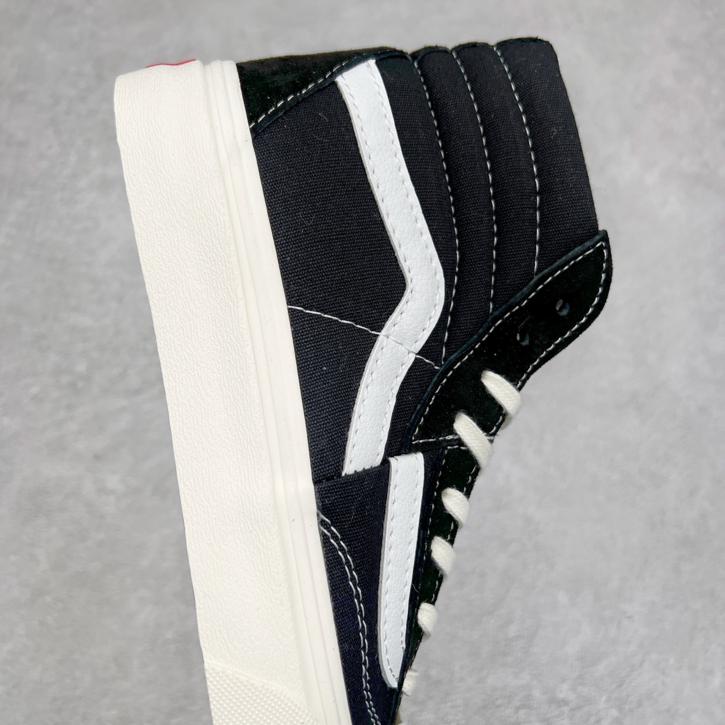 图片[6]-Vans Clash The Wall 经典解构高帮 致敬街头文化，挑战传统规则 此次全新系列融合Authentic、Old Skool、Sk8-Hi、Mid Skool 四款鞋型，以中心基点分成四等分，再通过工艺将其重新组装，凸显解构风。 货号：VN000CNKBA2 黑白 货号：VN000CNKSN0 海军蓝 尺码：35 36 36.5 37 38 38.5 39 40 40.5 41 42 42.5 43 44-选品中心