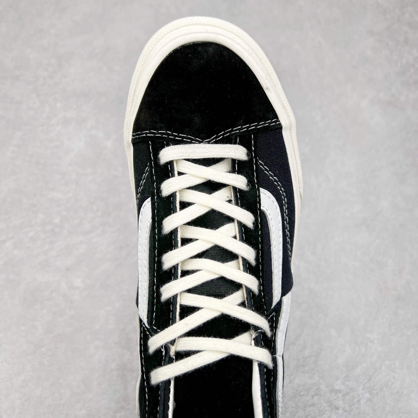 图片[4]-Vans Clash The Wall 经典解构高帮 致敬街头文化，挑战传统规则 此次全新系列融合Authentic、Old Skool、Sk8-Hi、Mid Skool 四款鞋型，以中心基点分成四等分，再通过工艺将其重新组装，凸显解构风。 货号：VN000CNKBA2 黑白 货号：VN000CNKSN0 海军蓝 尺码：35 36 36.5 37 38 38.5 39 40 40.5 41 42 42.5 43 44-选品中心