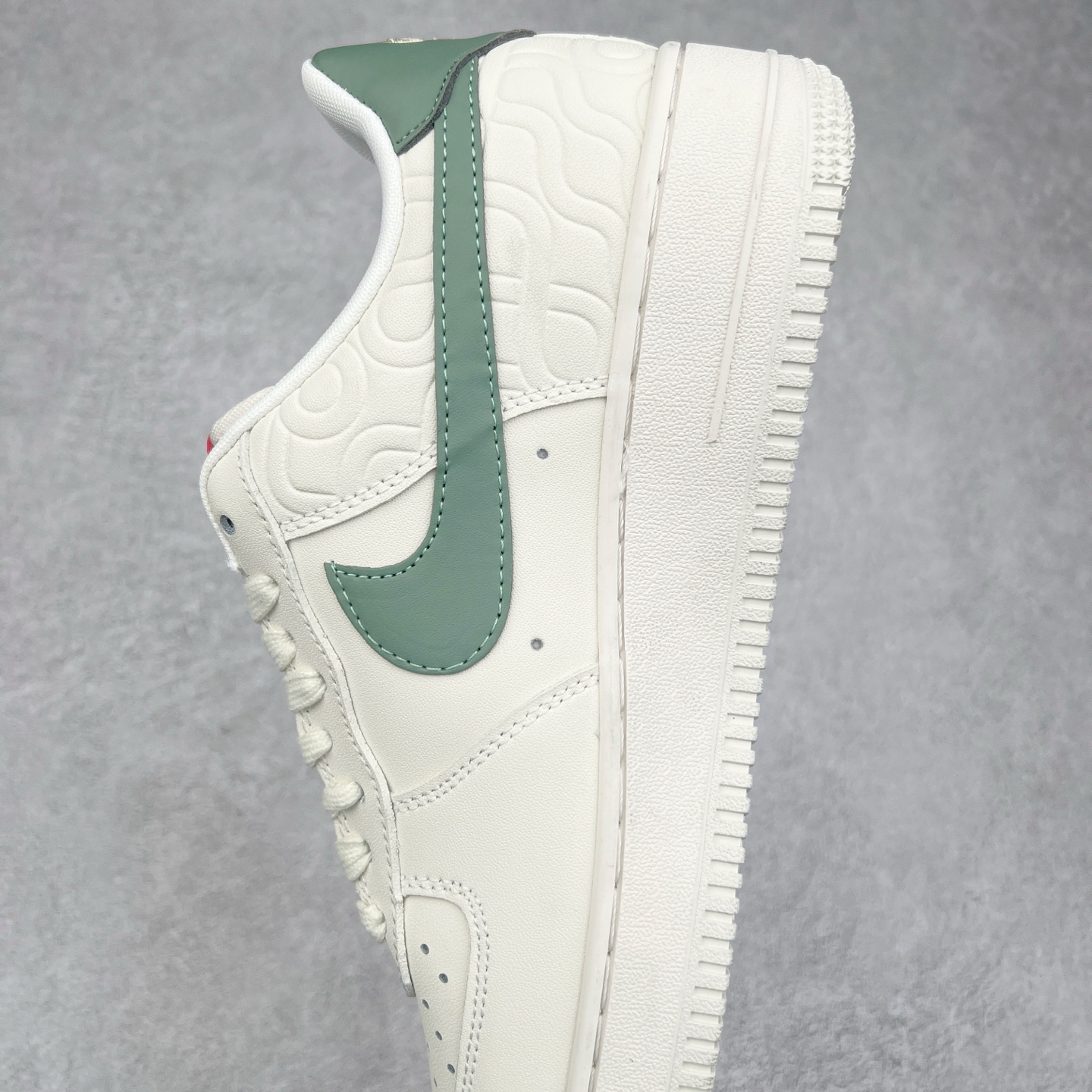 图片[7]-＃特价福利 NK Air Force 1´07 Low 空军一号百搭休闲运动板鞋 柔软、弹性十足的缓震性能和出色的中底设计 横跨复古与现代的外型结合 造就出风靡全球三十多年的Force 1 直到今天还深受青睐 尺码：35.5 36 36.5 37.5 38 38.5 39 40 40.5 41 42 42.5 43 44 44.5 45-选品中心