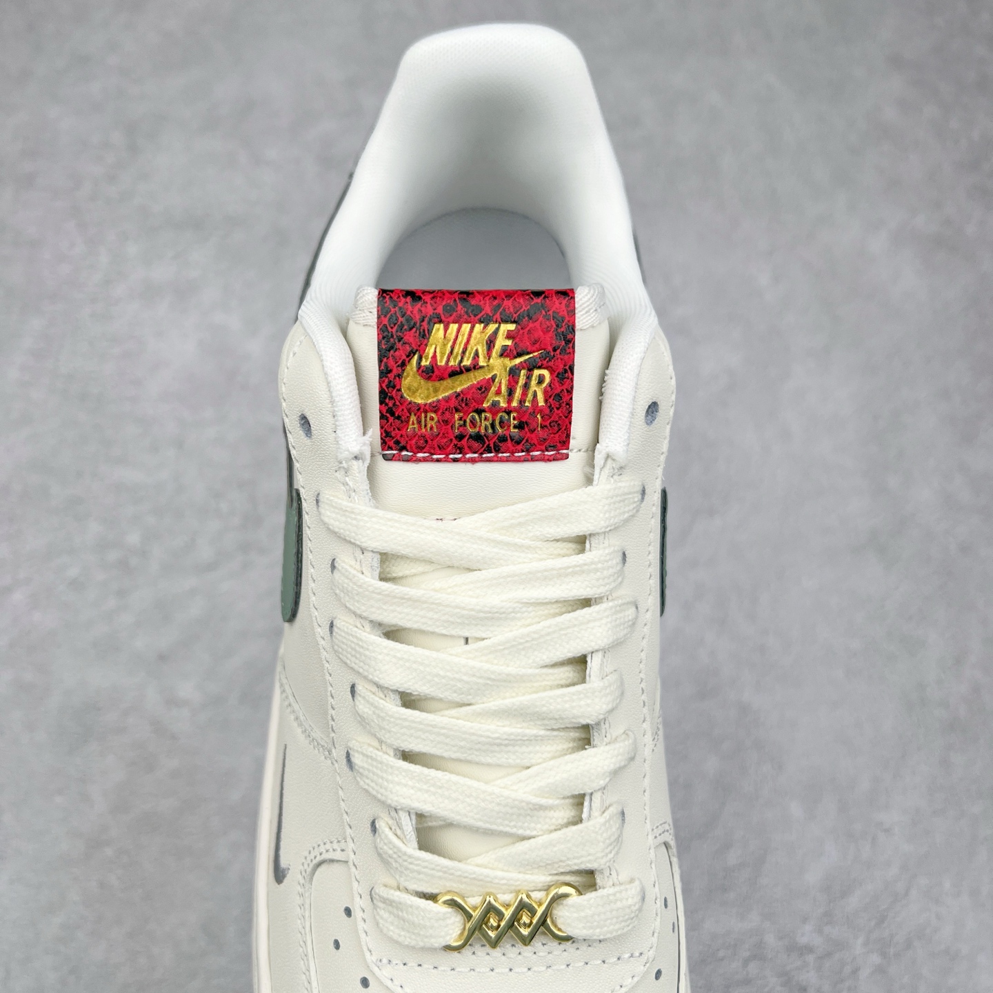 图片[5]-＃特价福利 NK Air Force 1´07 Low 空军一号百搭休闲运动板鞋 柔软、弹性十足的缓震性能和出色的中底设计 横跨复古与现代的外型结合 造就出风靡全球三十多年的Force 1 直到今天还深受青睐 尺码：35.5 36 36.5 37.5 38 38.5 39 40 40.5 41 42 42.5 43 44 44.5 45-选品中心