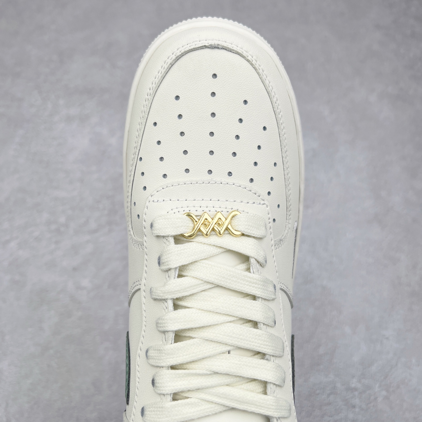 图片[4]-＃特价福利 NK Air Force 1´07 Low 空军一号百搭休闲运动板鞋 柔软、弹性十足的缓震性能和出色的中底设计 横跨复古与现代的外型结合 造就出风靡全球三十多年的Force 1 直到今天还深受青睐 尺码：35.5 36 36.5 37.5 38 38.5 39 40 40.5 41 42 42.5 43 44 44.5 45-选品中心