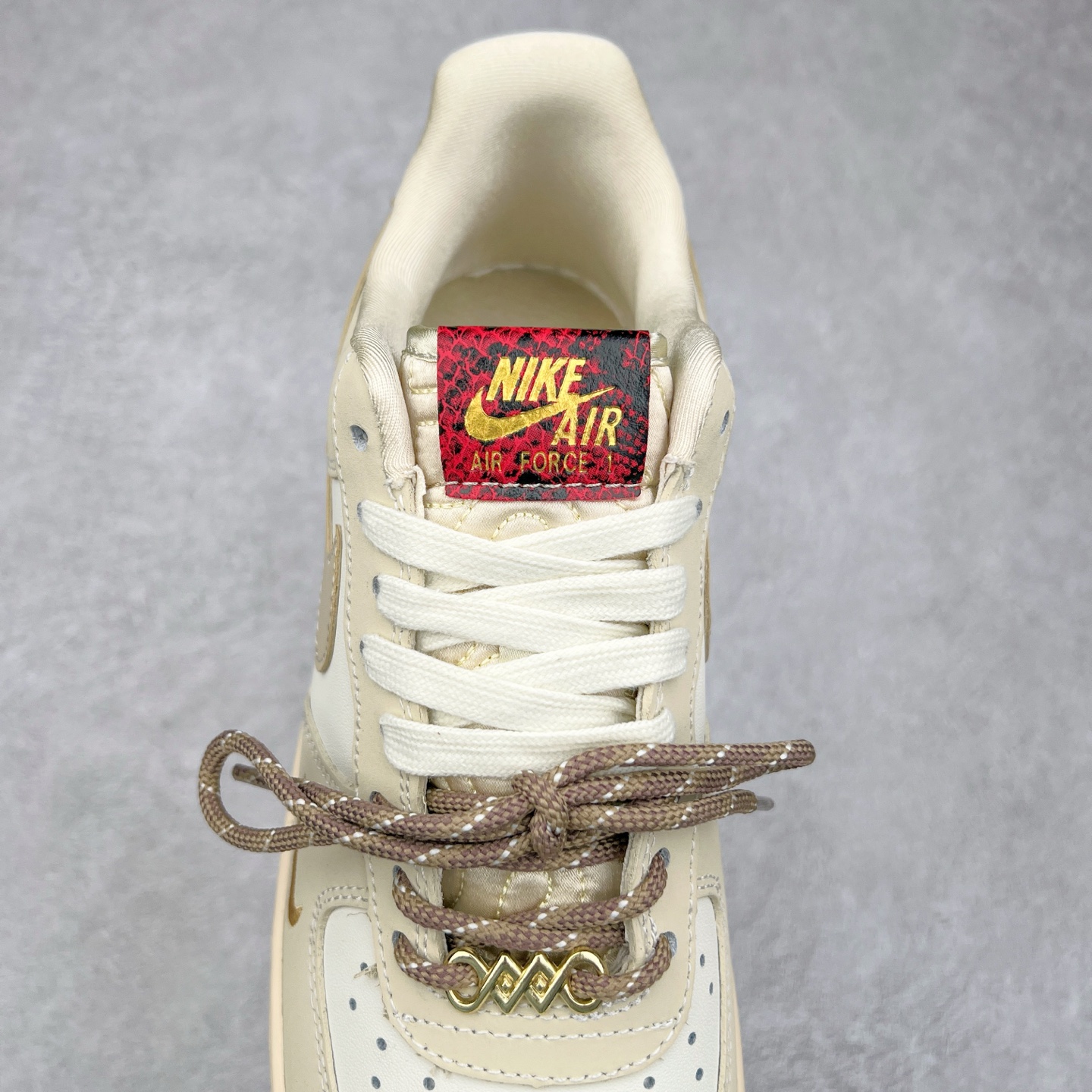 图片[5]-＃特价福利 NK Air Force 1´07 Low 空军一号百搭休闲运动板鞋 柔软、弹性十足的缓震性能和出色的中底设计 横跨复古与现代的外型结合 造就出风靡全球三十多年的Force 1 直到今天还深受青睐 尺码：35.5 36 36.5 37.5 38 38.5 39 40 40.5 41 42 42.5 43 44 44.5 45-选品中心