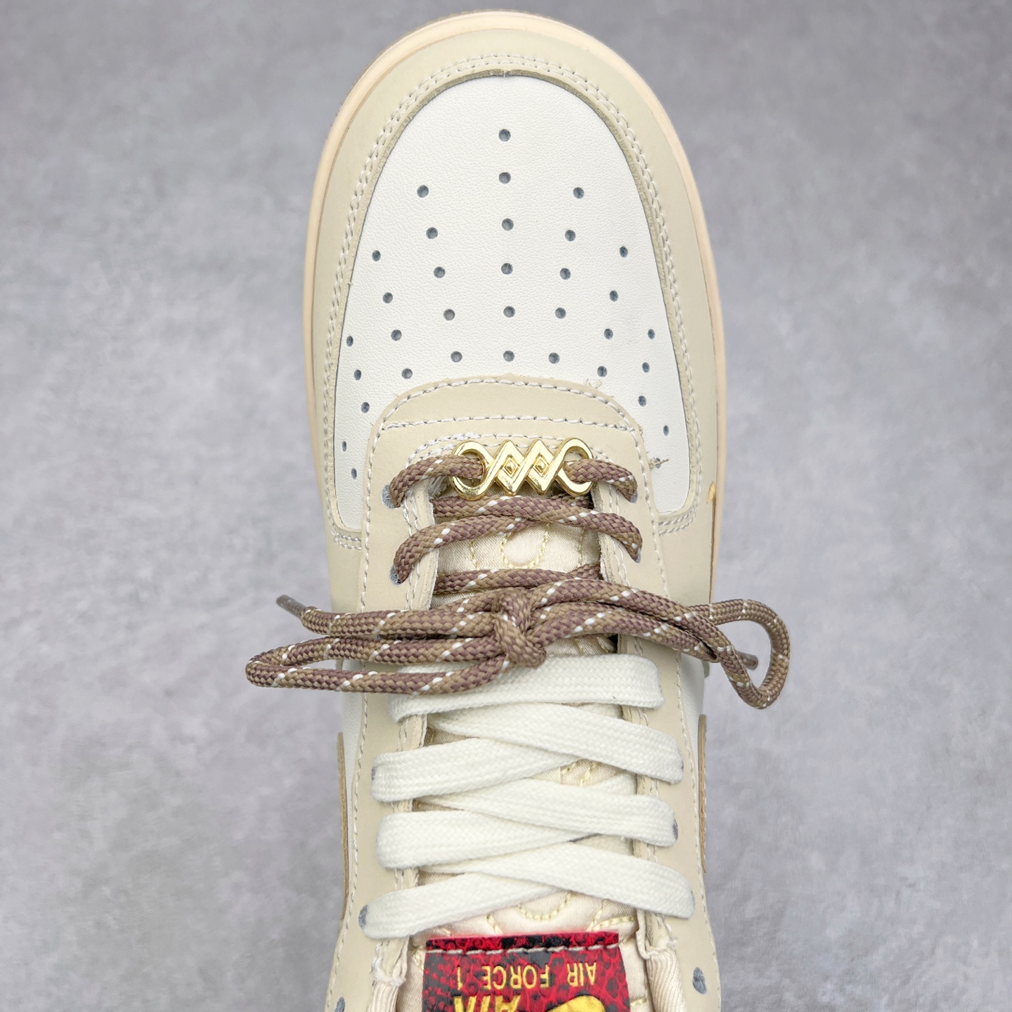 图片[4]-＃特价福利 NK Air Force 1´07 Low 空军一号百搭休闲运动板鞋 柔软、弹性十足的缓震性能和出色的中底设计 横跨复古与现代的外型结合 造就出风靡全球三十多年的Force 1 直到今天还深受青睐 尺码：35.5 36 36.5 37.5 38 38.5 39 40 40.5 41 42 42.5 43 44 44.5 45-选品中心