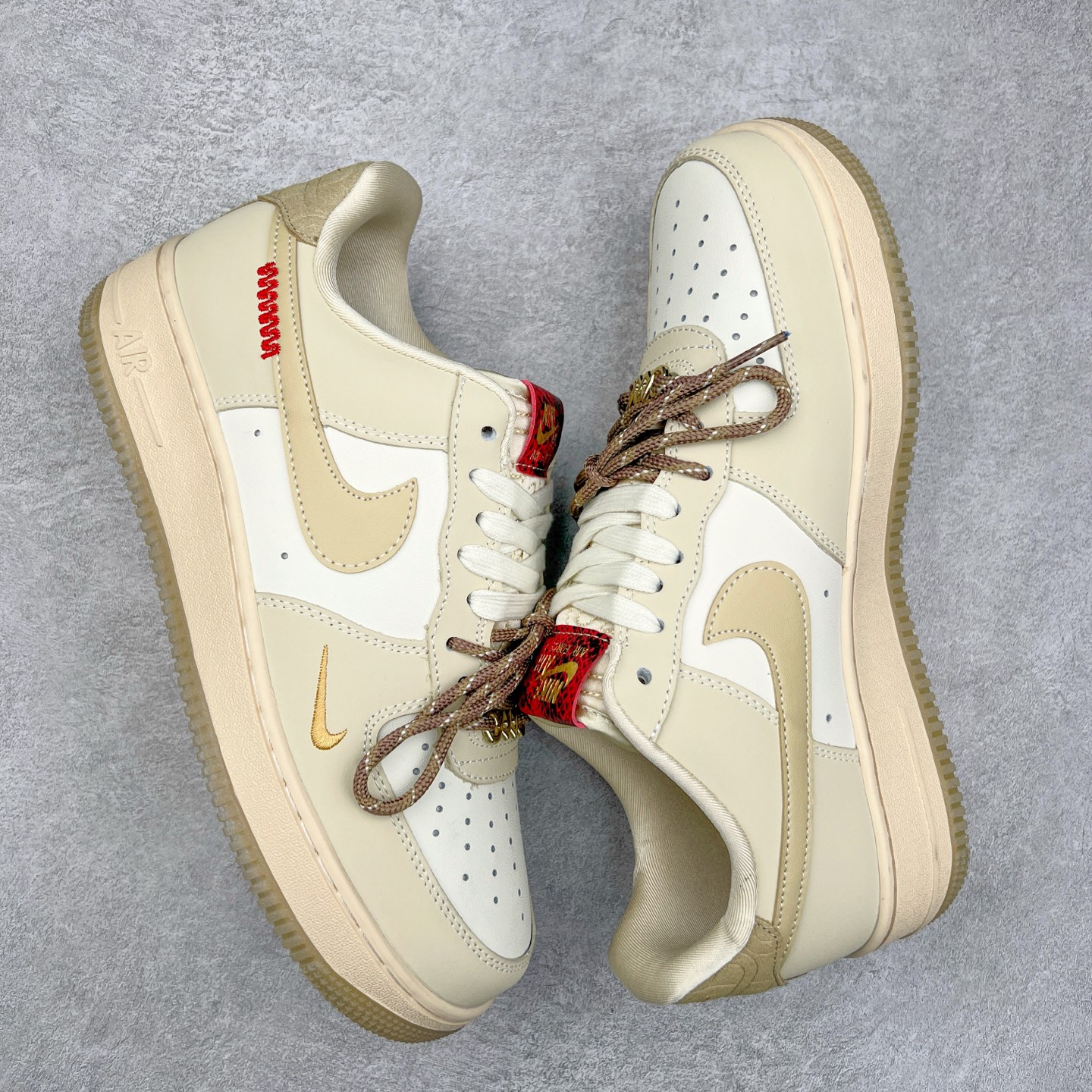 图片[3]-＃特价福利 NK Air Force 1´07 Low 空军一号百搭休闲运动板鞋 柔软、弹性十足的缓震性能和出色的中底设计 横跨复古与现代的外型结合 造就出风靡全球三十多年的Force 1 直到今天还深受青睐 尺码：35.5 36 36.5 37.5 38 38.5 39 40 40.5 41 42 42.5 43 44 44.5 45-选品中心