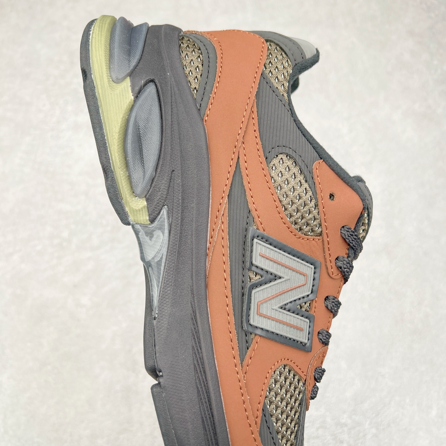 图片[6]-New Balance NB2010系列新百伦经典复古休闲运动板鞋 以ENCAP中底配以升级版 N-ERGY缓震物料 鞋面则采用特色的柔软麂皮搭以NewBalance经典的尼龙网布 低调中还原跑鞋本真 更年轻化的设计理念与材质 让新世代青年得以用全新视角体验经典鞋款的传奇魅力 货号：U2010NB13731 尺码：36 37 37.5 38 38.5 39.5 40 40.5 41.5 42 42.5 43 44-选品中心