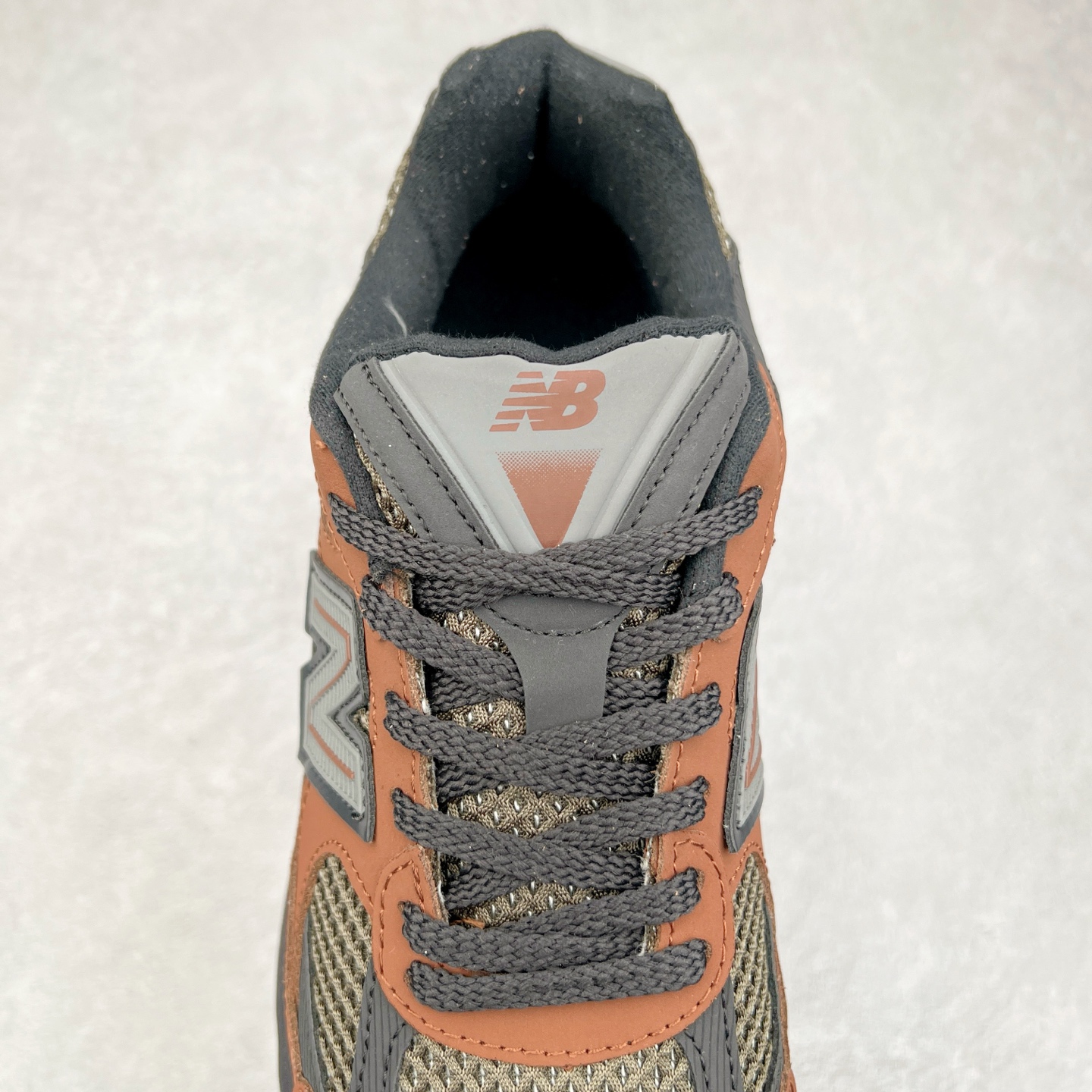 图片[5]-New Balance NB2010系列新百伦经典复古休闲运动板鞋 以ENCAP中底配以升级版 N-ERGY缓震物料 鞋面则采用特色的柔软麂皮搭以NewBalance经典的尼龙网布 低调中还原跑鞋本真 更年轻化的设计理念与材质 让新世代青年得以用全新视角体验经典鞋款的传奇魅力 货号：U2010NB13731 尺码：36 37 37.5 38 38.5 39.5 40 40.5 41.5 42 42.5 43 44-选品中心