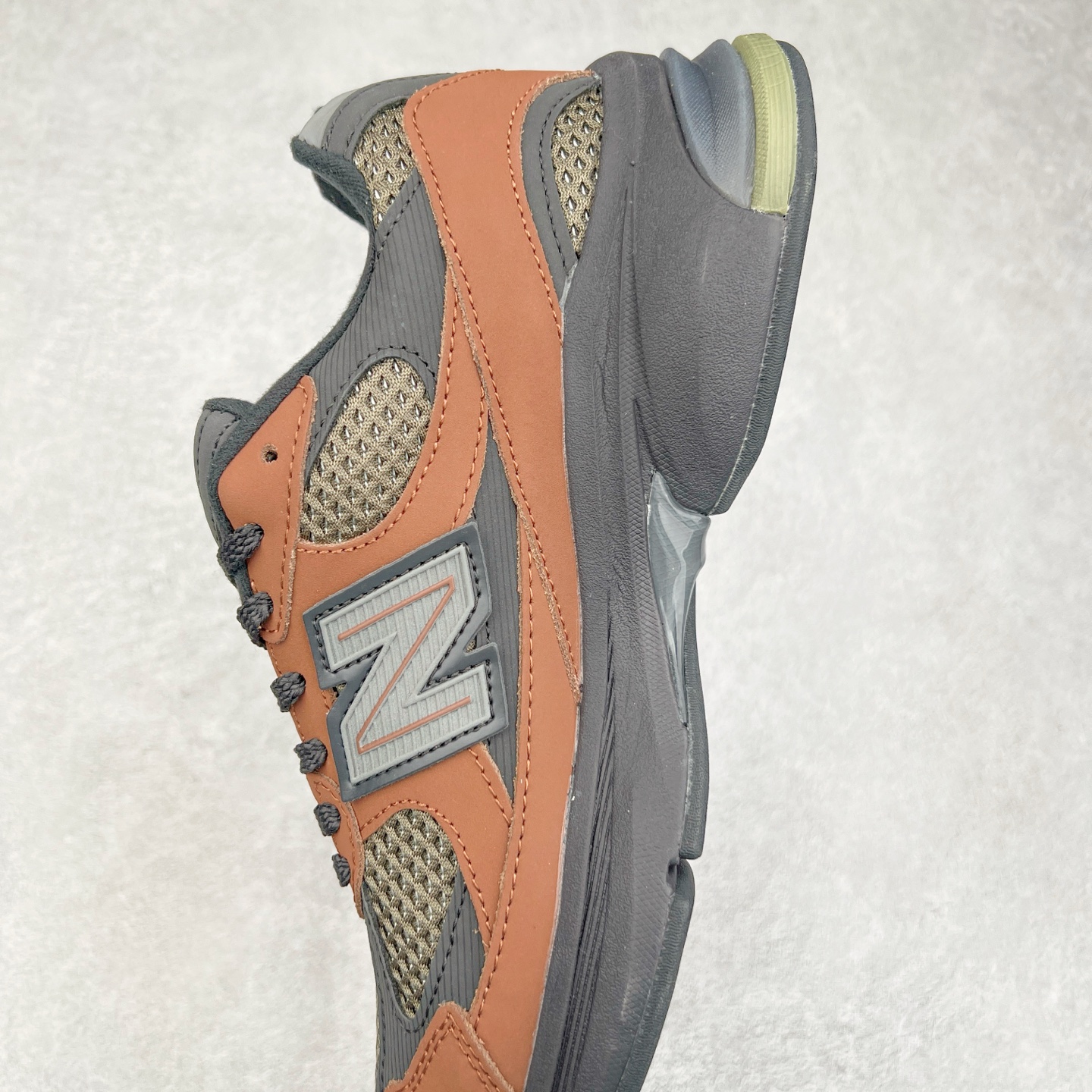 图片[7]-New Balance NB2010系列新百伦经典复古休闲运动板鞋 以ENCAP中底配以升级版 N-ERGY缓震物料 鞋面则采用特色的柔软麂皮搭以NewBalance经典的尼龙网布 低调中还原跑鞋本真 更年轻化的设计理念与材质 让新世代青年得以用全新视角体验经典鞋款的传奇魅力 货号：U2010NB13731 尺码：36 37 37.5 38 38.5 39.5 40 40.5 41.5 42 42.5 43 44-选品中心