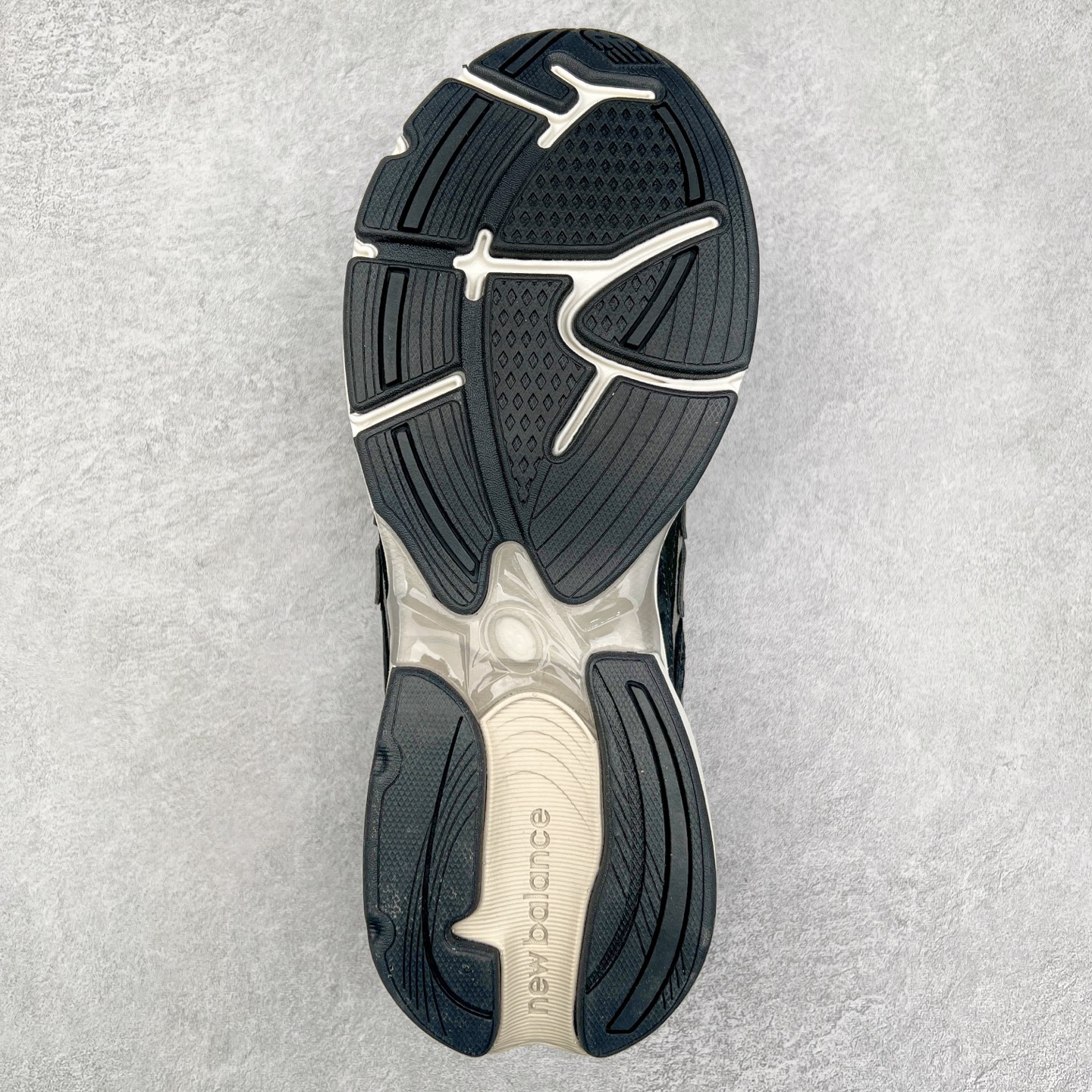 图片[9]-New Balance NB2010系列新百伦经典复古休闲运动板鞋 以ENCAP中底配以升级版 N-ERGY缓震物料 鞋面则采用特色的柔软麂皮搭以NewBalance经典的尼龙网布 低调中还原跑鞋本真 更年轻化的设计理念与材质 让新世代青年得以用全新视角体验经典鞋款的传奇魅力 货号：U2010NB13731 尺码：36 37 37.5 38 38.5 39.5 40 40.5 41.5 42 42.5 43 44-选品中心