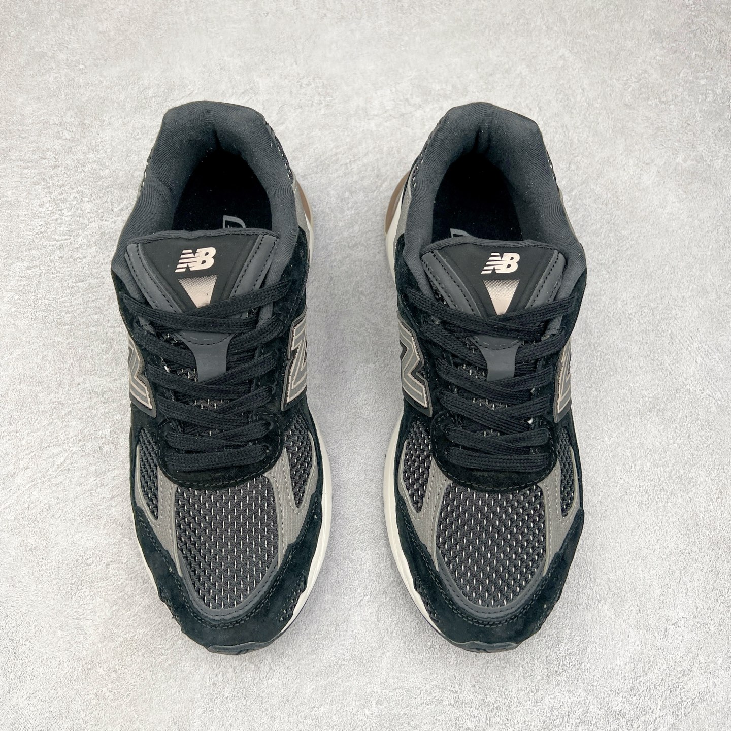 图片[2]-New Balance NB2010系列新百伦经典复古休闲运动板鞋 以ENCAP中底配以升级版 N-ERGY缓震物料 鞋面则采用特色的柔软麂皮搭以NewBalance经典的尼龙网布 低调中还原跑鞋本真 更年轻化的设计理念与材质 让新世代青年得以用全新视角体验经典鞋款的传奇魅力 货号：U2010NB13731 尺码：36 37 37.5 38 38.5 39.5 40 40.5 41.5 42 42.5 43 44-选品中心