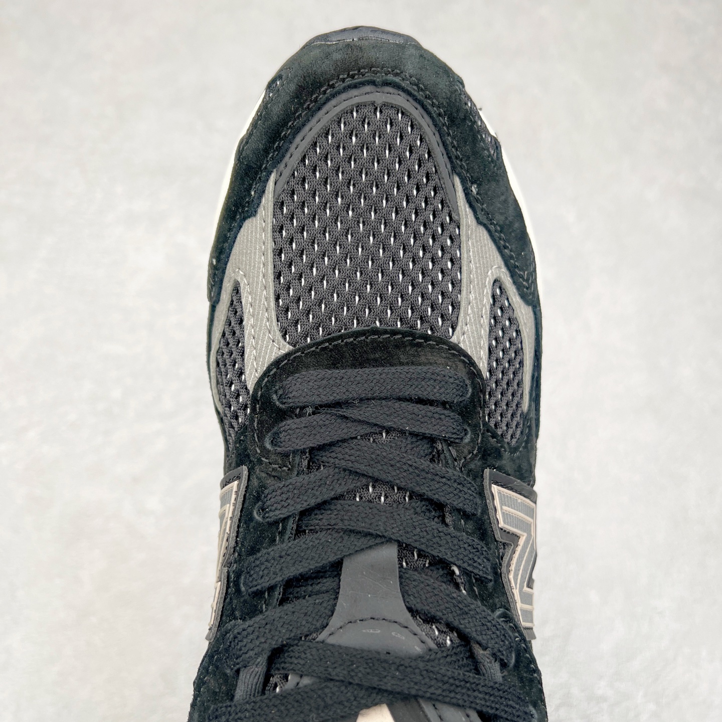 图片[4]-New Balance NB2010系列新百伦经典复古休闲运动板鞋 以ENCAP中底配以升级版 N-ERGY缓震物料 鞋面则采用特色的柔软麂皮搭以NewBalance经典的尼龙网布 低调中还原跑鞋本真 更年轻化的设计理念与材质 让新世代青年得以用全新视角体验经典鞋款的传奇魅力 货号：U2010NB13731 尺码：36 37 37.5 38 38.5 39.5 40 40.5 41.5 42 42.5 43 44-选品中心