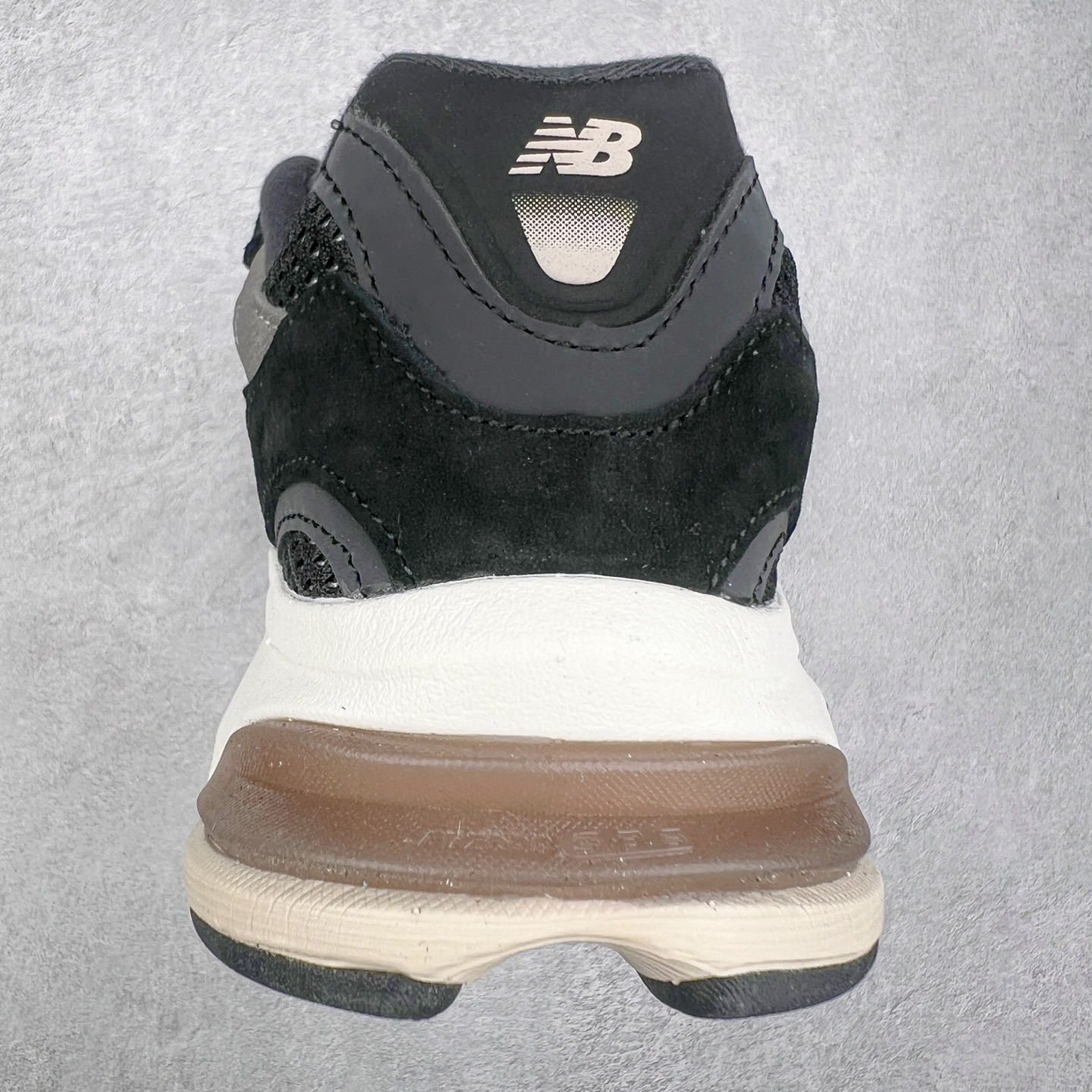 图片[8]-New Balance NB2010系列新百伦经典复古休闲运动板鞋 以ENCAP中底配以升级版 N-ERGY缓震物料 鞋面则采用特色的柔软麂皮搭以NewBalance经典的尼龙网布 低调中还原跑鞋本真 更年轻化的设计理念与材质 让新世代青年得以用全新视角体验经典鞋款的传奇魅力 货号：U2010NB13731 尺码：36 37 37.5 38 38.5 39.5 40 40.5 41.5 42 42.5 43 44-选品中心