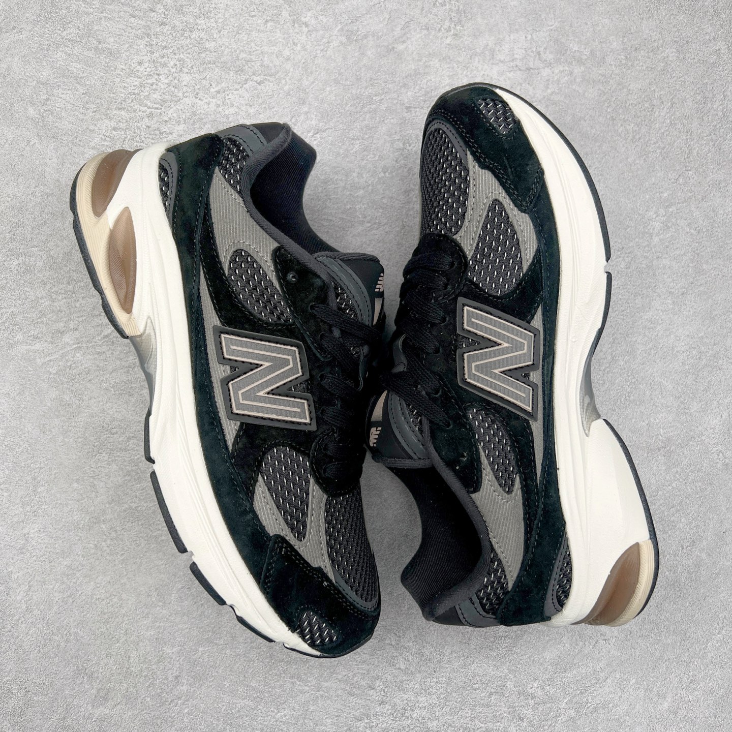 图片[3]-New Balance NB2010系列新百伦经典复古休闲运动板鞋 以ENCAP中底配以升级版 N-ERGY缓震物料 鞋面则采用特色的柔软麂皮搭以NewBalance经典的尼龙网布 低调中还原跑鞋本真 更年轻化的设计理念与材质 让新世代青年得以用全新视角体验经典鞋款的传奇魅力 货号：U2010NB13731 尺码：36 37 37.5 38 38.5 39.5 40 40.5 41.5 42 42.5 43 44-选品中心