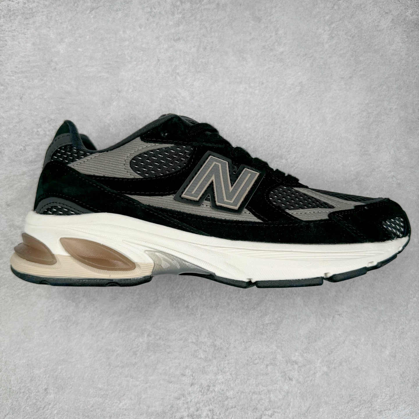 New Balance NB2010系列新百伦经典复古休闲运动板鞋 以ENCAP中底配以升级版 N-ERGY缓震物料 鞋面则采用特色的柔软麂皮搭以NewBalance经典的尼龙网布 低调中还原跑鞋本真 更年轻化的设计理念与材质 让新世代青年得以用全新视角体验经典鞋款的传奇魅力 货号：U2010NB13731 尺码：36 37 37.5 38 38.5 39.5 40 40.5 41.5 42 42.5 43 44-选品中心