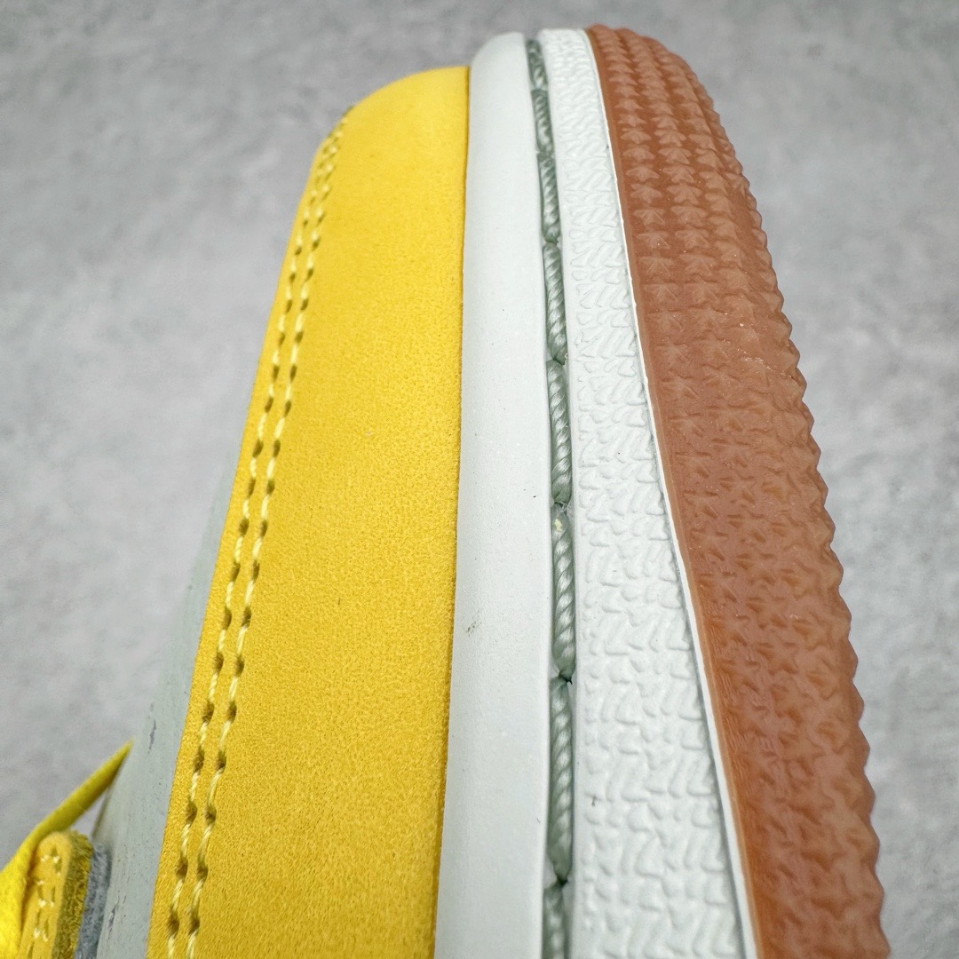 图片[12]-＃LJ渠道版 Travis Scott x Air Jordan AJ1 Low OG SP TS联名倒钩8.0低帮 黄蓝色 DZ4137-700 原盒原配 原厂拉帮工艺 针距密度一致 全新升级网板中底 原楦原纸板开发 后跟弧度收口自然不对折 极致一眼正品既视感 原厂皮料 进口玻璃冲刀皮料裁剪零毛边 承诺百分百一致原鞋 全鞋电脑针车工艺 鞋面清洁度最高QC检验标准 控制溢胶 原厂电绣工艺 鞋标鞋盒、防尘纸 均采购来自原厂 尺码：36 36.5 37.5 38 38.5 39 40 40.5 41 42 42.5 43 44 44.5 45 46 47.5-选品中心