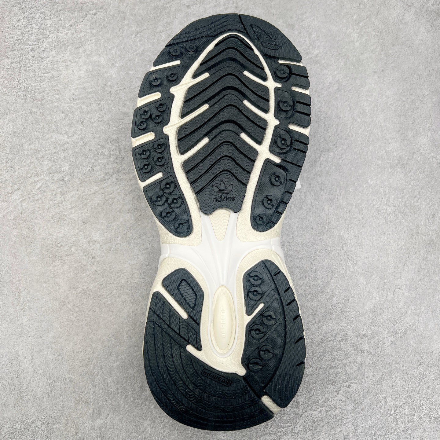 图片[9]-AD Originals ADISTAR XLG 潮流前卫科技休闲运动老爹鞋 IH3883 未来科技主义线条勾勒前卫张力 呈现饱满立体的3D感鞋身 浑厚中底搭载轻薄橡胶外底 皮革鞋面配合织物衬里 舒适脚感时刻在线交叉饰面错落点缀 跨越时代经典 科技潮感进阶 多元层次尽显 激活潮搭灵感 演绎先锋美学 在纪元暮光中开启潮酷新型态 尺码：35.5 36 36.5 37.5 38 38.5 39 40 40.5 41 42 42.5 43 44 44.5 45-选品中心