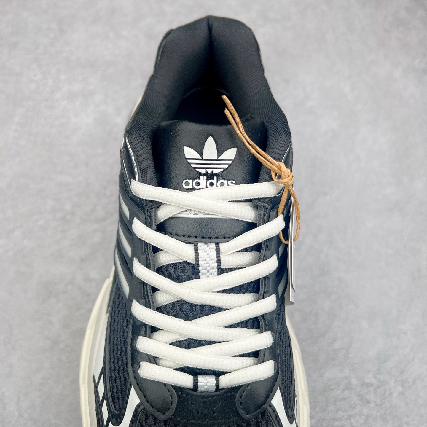 图片[5]-AD Originals ADISTAR XLG 潮流前卫科技休闲运动老爹鞋 IH3881 未来科技主义线条勾勒前卫张力 呈现饱满立体的3D感鞋身 浑厚中底搭载轻薄橡胶外底 皮革鞋面配合织物衬里 舒适脚感时刻在线交叉饰面错落点缀 跨越时代经典 科技潮感进阶 多元层次尽显 激活潮搭灵感 演绎先锋美学 在纪元暮光中开启潮酷新型态 尺码：35.5 36 36.5 37.5 38 38.5 39 40 40.5 41 42 42.5 43 44 44.5 45-选品中心