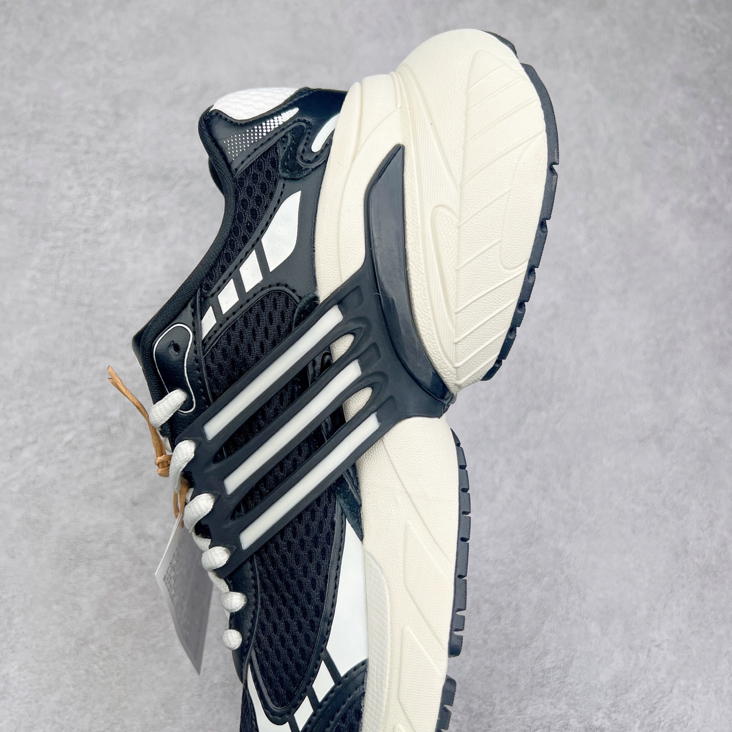 图片[7]-AD Originals ADISTAR XLG 潮流前卫科技休闲运动老爹鞋 IH3881 未来科技主义线条勾勒前卫张力 呈现饱满立体的3D感鞋身 浑厚中底搭载轻薄橡胶外底 皮革鞋面配合织物衬里 舒适脚感时刻在线交叉饰面错落点缀 跨越时代经典 科技潮感进阶 多元层次尽显 激活潮搭灵感 演绎先锋美学 在纪元暮光中开启潮酷新型态 尺码：35.5 36 36.5 37.5 38 38.5 39 40 40.5 41 42 42.5 43 44 44.5 45-选品中心