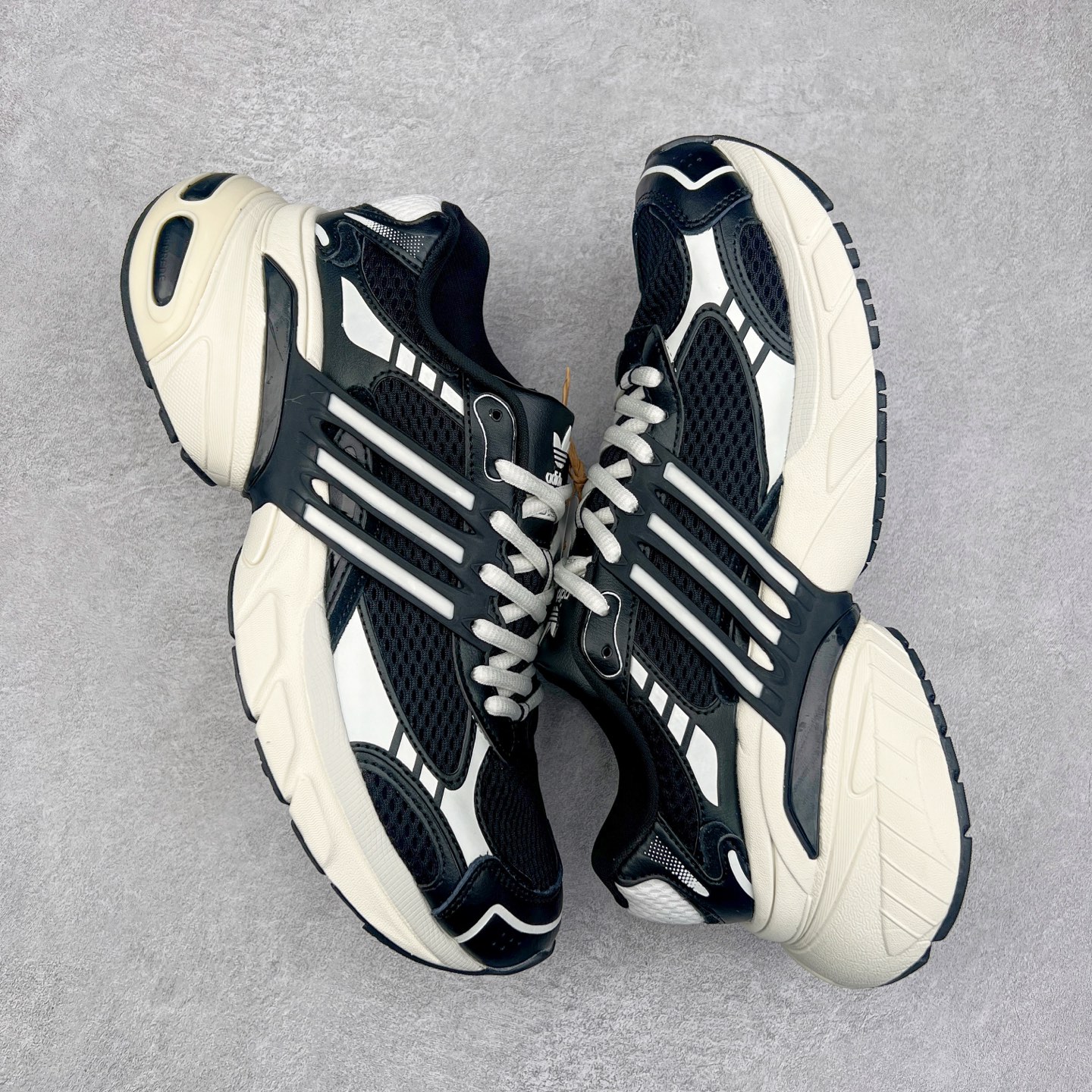 图片[3]-AD Originals ADISTAR XLG 潮流前卫科技休闲运动老爹鞋 IH3881 未来科技主义线条勾勒前卫张力 呈现饱满立体的3D感鞋身 浑厚中底搭载轻薄橡胶外底 皮革鞋面配合织物衬里 舒适脚感时刻在线交叉饰面错落点缀 跨越时代经典 科技潮感进阶 多元层次尽显 激活潮搭灵感 演绎先锋美学 在纪元暮光中开启潮酷新型态 尺码：35.5 36 36.5 37.5 38 38.5 39 40 40.5 41 42 42.5 43 44 44.5 45-选品中心