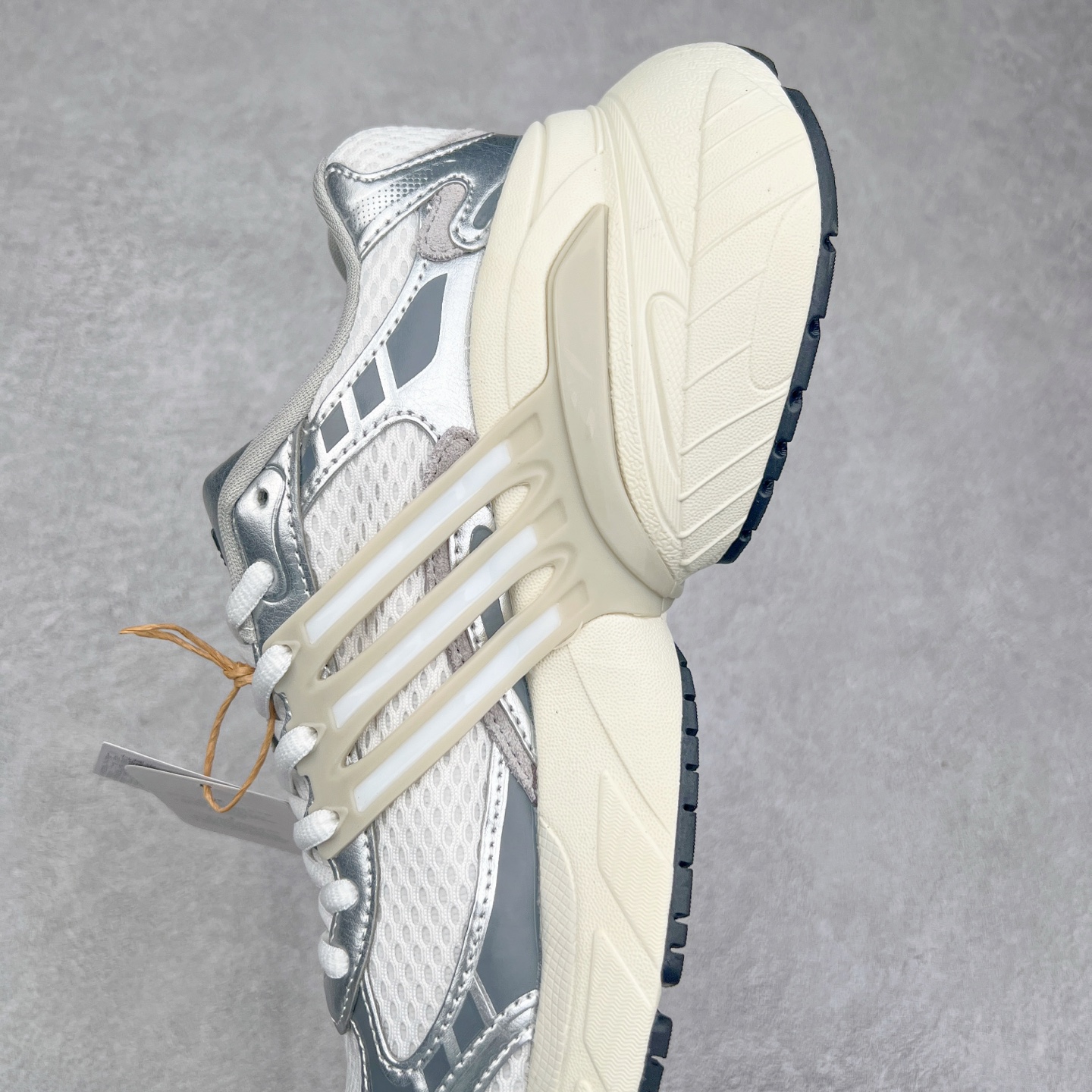 图片[7]-AD Originals ADISTAR XLG 潮流前卫科技休闲运动老爹鞋 IH3882 未来科技主义线条勾勒前卫张力 呈现饱满立体的3D感鞋身 浑厚中底搭载轻薄橡胶外底 皮革鞋面配合织物衬里 舒适脚感时刻在线交叉饰面错落点缀 跨越时代经典 科技潮感进阶 多元层次尽显 激活潮搭灵感 演绎先锋美学 在纪元暮光中开启潮酷新型态 尺码：35.5 36 36.5 37.5 38 38.5 39 40 40.5 41 42 42.5 43 44 44.5 45-选品中心