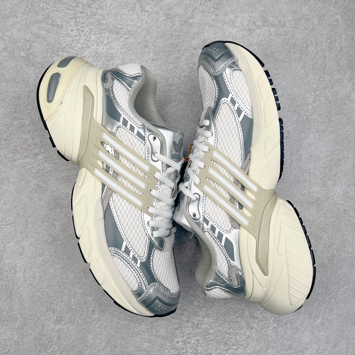 图片[3]-AD Originals ADISTAR XLG 潮流前卫科技休闲运动老爹鞋 IH3882 未来科技主义线条勾勒前卫张力 呈现饱满立体的3D感鞋身 浑厚中底搭载轻薄橡胶外底 皮革鞋面配合织物衬里 舒适脚感时刻在线交叉饰面错落点缀 跨越时代经典 科技潮感进阶 多元层次尽显 激活潮搭灵感 演绎先锋美学 在纪元暮光中开启潮酷新型态 尺码：35.5 36 36.5 37.5 38 38.5 39 40 40.5 41 42 42.5 43 44 44.5 45-选品中心