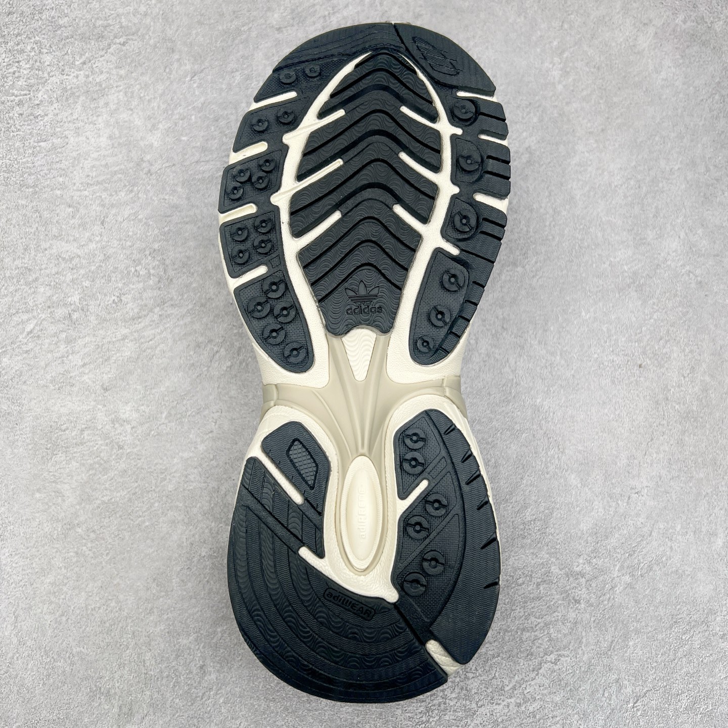 图片[9]-AD Originals ADISTAR XLG 潮流前卫科技休闲运动老爹鞋 IH3882 未来科技主义线条勾勒前卫张力 呈现饱满立体的3D感鞋身 浑厚中底搭载轻薄橡胶外底 皮革鞋面配合织物衬里 舒适脚感时刻在线交叉饰面错落点缀 跨越时代经典 科技潮感进阶 多元层次尽显 激活潮搭灵感 演绎先锋美学 在纪元暮光中开启潮酷新型态 尺码：35.5 36 36.5 37.5 38 38.5 39 40 40.5 41 42 42.5 43 44 44.5 45-选品中心