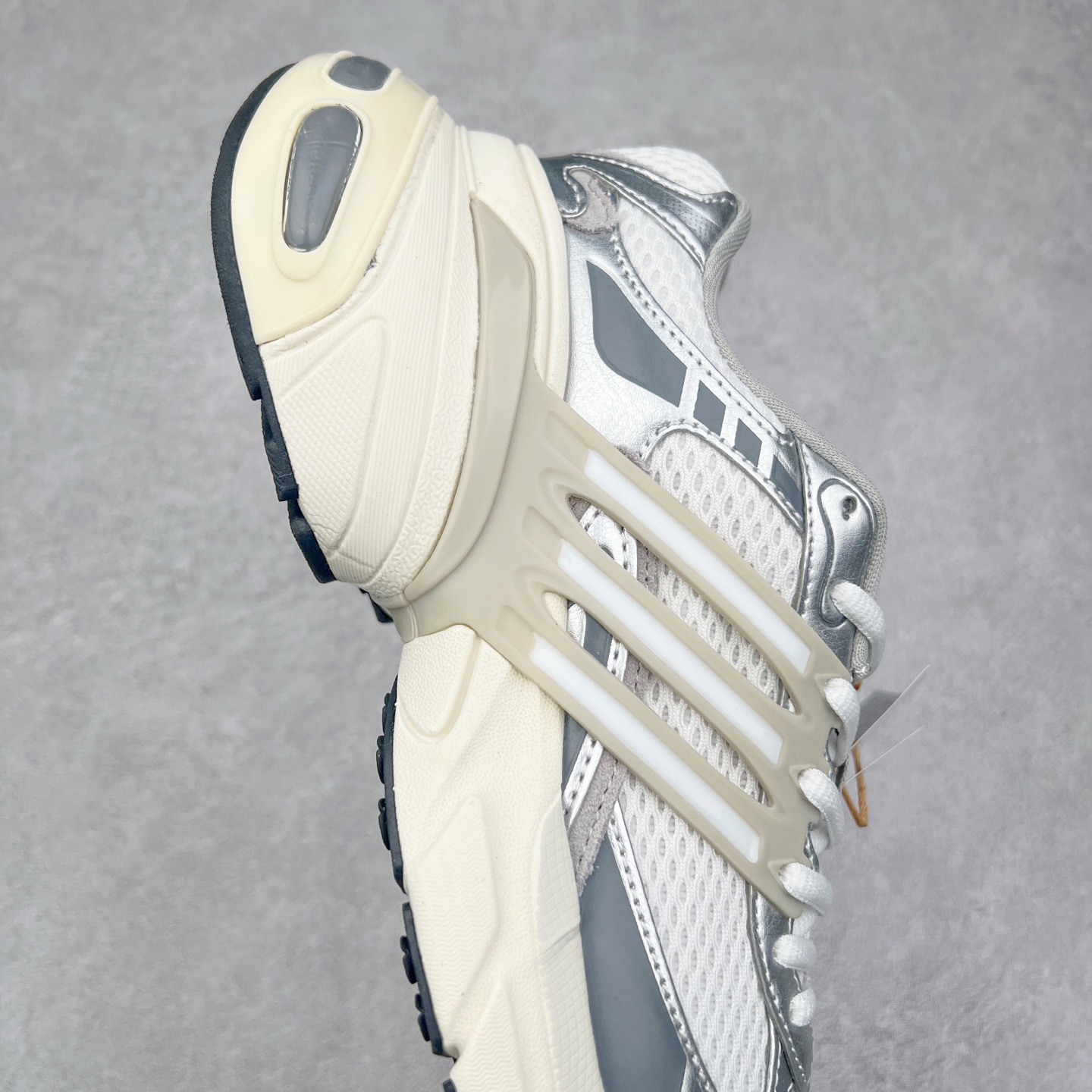 图片[6]-AD Originals ADISTAR XLG 潮流前卫科技休闲运动老爹鞋 IH3882 未来科技主义线条勾勒前卫张力 呈现饱满立体的3D感鞋身 浑厚中底搭载轻薄橡胶外底 皮革鞋面配合织物衬里 舒适脚感时刻在线交叉饰面错落点缀 跨越时代经典 科技潮感进阶 多元层次尽显 激活潮搭灵感 演绎先锋美学 在纪元暮光中开启潮酷新型态 尺码：35.5 36 36.5 37.5 38 38.5 39 40 40.5 41 42 42.5 43 44 44.5 45-选品中心