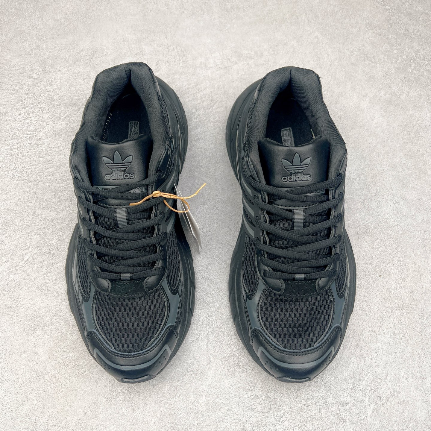 图片[2]-AD Originals ADISTAR XLG 潮流前卫科技休闲运动老爹鞋 IH3884 未来科技主义线条勾勒前卫张力 呈现饱满立体的3D感鞋身 浑厚中底搭载轻薄橡胶外底 皮革鞋面配合织物衬里 舒适脚感时刻在线交叉饰面错落点缀 跨越时代经典 科技潮感进阶 多元层次尽显 激活潮搭灵感 演绎先锋美学 在纪元暮光中开启潮酷新型态 尺码：35.5 36 36.5 37.5 38 38.5 39 40 40.5 41 42 42.5 43 44 44.5 45-选品中心