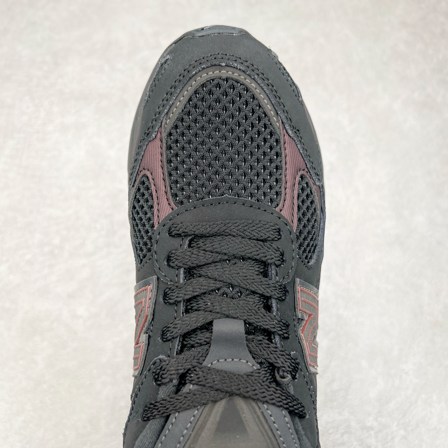 图片[4]-New Balance NB2010系列新百伦经典复古休闲运动板鞋 以ENCAP中底配以升级版 N-ERGY缓震物料 鞋面则采用特色的柔软麂皮搭以NewBalance经典的尼龙网布 低调中还原跑鞋本真 更年轻化的设计理念与材质 让新世代青年得以用全新视角体验经典鞋款的传奇魅力 货号：U2010NB13731 尺码：36 37 37.5 38 38.5 39.5 40 40.5 41.5 42 42.5 43 44-选品中心