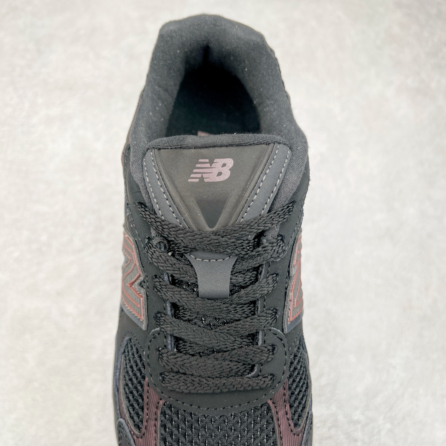图片[5]-New Balance NB2010系列新百伦经典复古休闲运动板鞋 以ENCAP中底配以升级版 N-ERGY缓震物料 鞋面则采用特色的柔软麂皮搭以NewBalance经典的尼龙网布 低调中还原跑鞋本真 更年轻化的设计理念与材质 让新世代青年得以用全新视角体验经典鞋款的传奇魅力 货号：U2010NB13731 尺码：36 37 37.5 38 38.5 39.5 40 40.5 41.5 42 42.5 43 44-选品中心