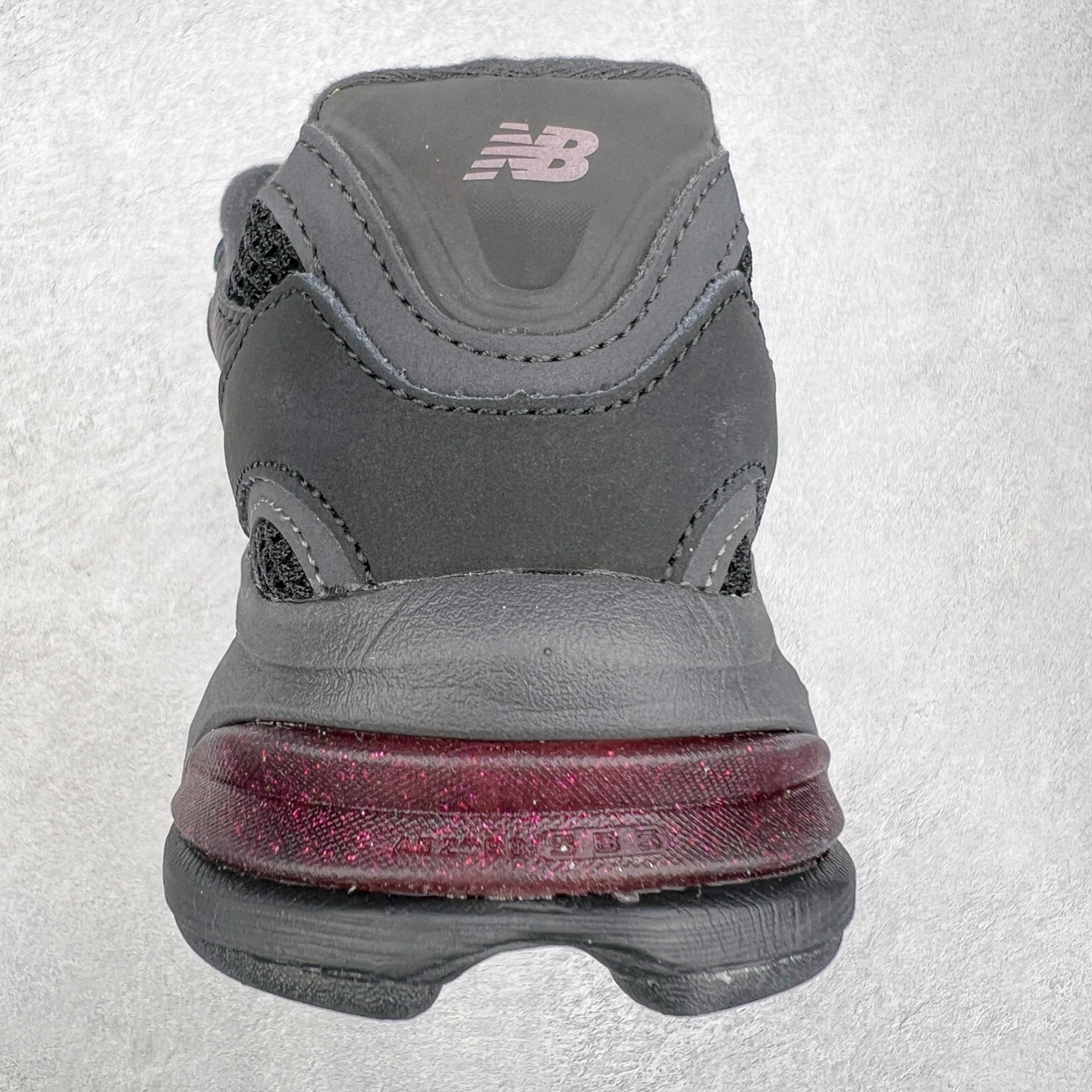 图片[8]-New Balance NB2010系列新百伦经典复古休闲运动板鞋 以ENCAP中底配以升级版 N-ERGY缓震物料 鞋面则采用特色的柔软麂皮搭以NewBalance经典的尼龙网布 低调中还原跑鞋本真 更年轻化的设计理念与材质 让新世代青年得以用全新视角体验经典鞋款的传奇魅力 货号：U2010NB13731 尺码：36 37 37.5 38 38.5 39.5 40 40.5 41.5 42 42.5 43 44-选品中心