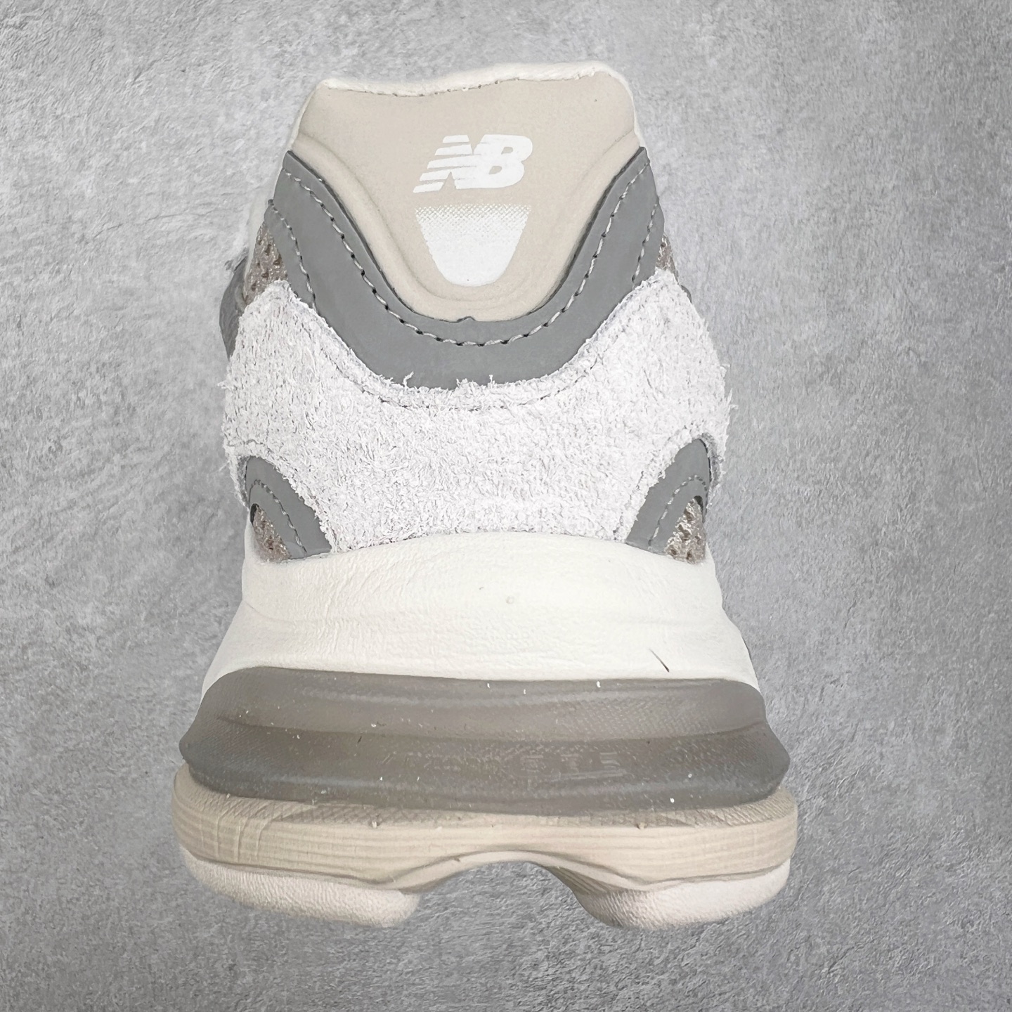 图片[8]-New Balance NB2010系列新百伦经典复古休闲运动板鞋 以ENCAP中底配以升级版 N-ERGY缓震物料 鞋面则采用特色的柔软麂皮搭以NewBalance经典的尼龙网布 低调中还原跑鞋本真 更年轻化的设计理念与材质 让新世代青年得以用全新视角体验经典鞋款的传奇魅力 货号：U2010NB13731 尺码：36 37 37.5 38 38.5 39.5 40 40.5 41.5 42 42.5 43 44-选品中心