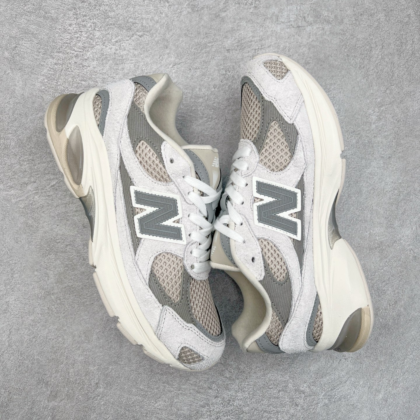 图片[3]-New Balance NB2010系列新百伦经典复古休闲运动板鞋 以ENCAP中底配以升级版 N-ERGY缓震物料 鞋面则采用特色的柔软麂皮搭以NewBalance经典的尼龙网布 低调中还原跑鞋本真 更年轻化的设计理念与材质 让新世代青年得以用全新视角体验经典鞋款的传奇魅力 货号：U2010NB13731 尺码：36 37 37.5 38 38.5 39.5 40 40.5 41.5 42 42.5 43 44-选品中心