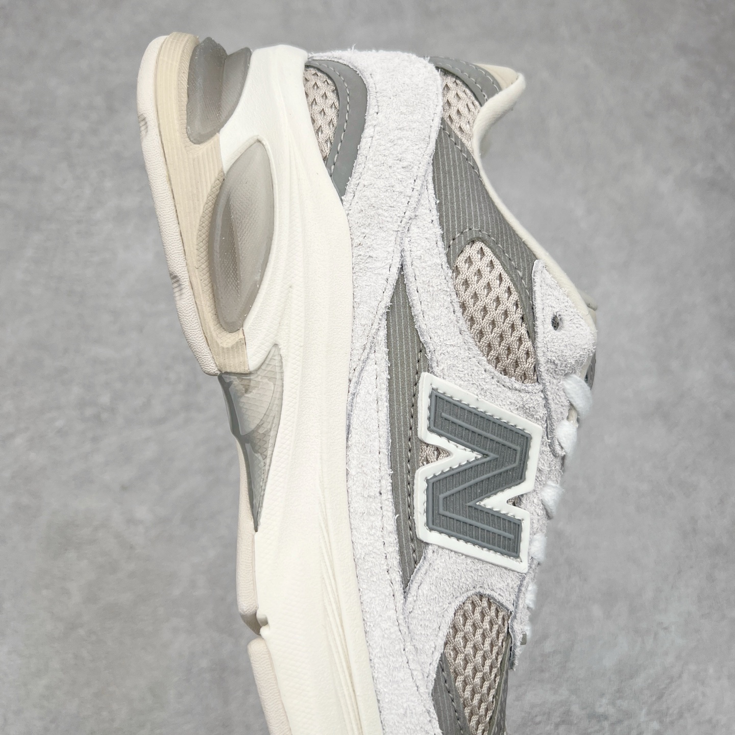 图片[6]-New Balance NB2010系列新百伦经典复古休闲运动板鞋 以ENCAP中底配以升级版 N-ERGY缓震物料 鞋面则采用特色的柔软麂皮搭以NewBalance经典的尼龙网布 低调中还原跑鞋本真 更年轻化的设计理念与材质 让新世代青年得以用全新视角体验经典鞋款的传奇魅力 货号：U2010NB13731 尺码：36 37 37.5 38 38.5 39.5 40 40.5 41.5 42 42.5 43 44-选品中心