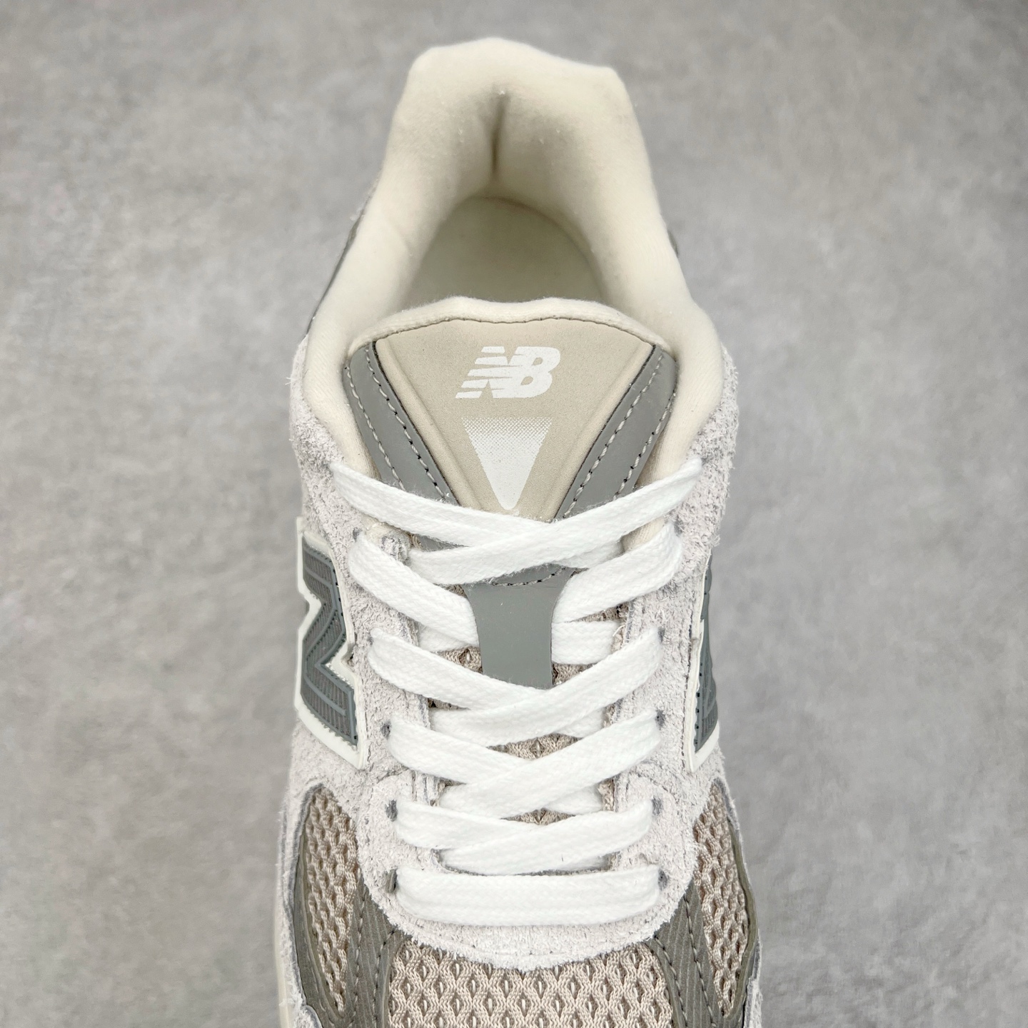 图片[5]-New Balance NB2010系列新百伦经典复古休闲运动板鞋 以ENCAP中底配以升级版 N-ERGY缓震物料 鞋面则采用特色的柔软麂皮搭以NewBalance经典的尼龙网布 低调中还原跑鞋本真 更年轻化的设计理念与材质 让新世代青年得以用全新视角体验经典鞋款的传奇魅力 货号：U2010NB13731 尺码：36 37 37.5 38 38.5 39.5 40 40.5 41.5 42 42.5 43 44-选品中心