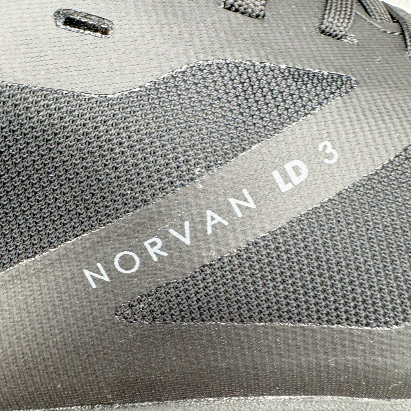 图片[17]-＃TZD特供 Arcteryx Norvan LD 3 Gore-Tex 始祖鸟系列长距离越野登山徒步户外防水多功能运动跑鞋 台州原厂独家原底面配置 全套原厂生产指令加持 原厂特供Vibram外底 防水弹力尼龙布 外层热压TPU鞋面 随意纵横 内外盒标包装纸鞋带配件均同步公司 完美拉帮中底带钢印 仅服务市场百分之五高端客户 公司一样的东西 放心开冲 外贸 零售 裸鞋 渠道货 随意操作 承诺半个月内开胶直接换新 尺码同步官方：39.5 40 40.5 41 42 42.5 43 44 44.5 45-选品中心