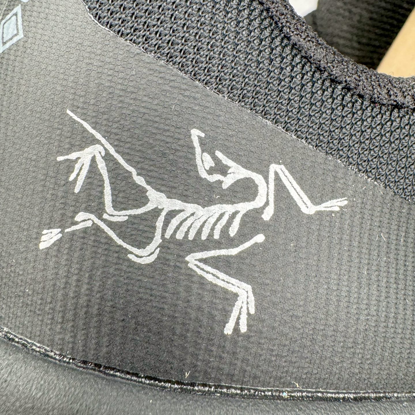 图片[16]-＃TZD特供 Arcteryx Norvan LD 3 Gore-Tex 始祖鸟系列长距离越野登山徒步户外防水多功能运动跑鞋 台州原厂独家原底面配置 全套原厂生产指令加持 原厂特供Vibram外底 防水弹力尼龙布 外层热压TPU鞋面 随意纵横 内外盒标包装纸鞋带配件均同步公司 完美拉帮中底带钢印 仅服务市场百分之五高端客户 公司一样的东西 放心开冲 外贸 零售 裸鞋 渠道货 随意操作 承诺半个月内开胶直接换新 尺码同步官方：39.5 40 40.5 41 42 42.5 43 44 44.5 45-选品中心