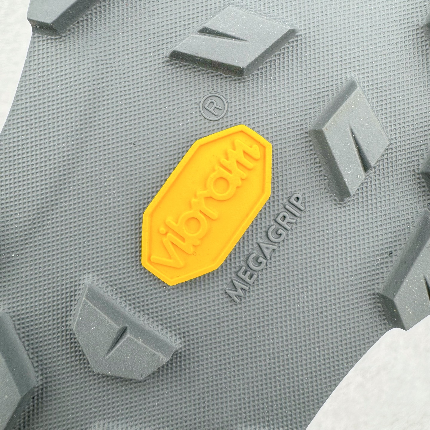 图片[10]-＃TZD特供 Arcteryx Norvan LD 3 Gore-Tex 始祖鸟系列长距离越野登山徒步户外防水多功能运动跑鞋 台州原厂独家原底面配置 全套原厂生产指令加持 原厂特供Vibram外底 防水弹力尼龙布 外层热压TPU鞋面 随意纵横 内外盒标包装纸鞋带配件均同步公司 完美拉帮中底带钢印 仅服务市场百分之五高端客户 公司一样的东西 放心开冲 外贸 零售 裸鞋 渠道货 随意操作 承诺半个月内开胶直接换新 尺码同步官方：39.5 40 40.5 41 42 42.5 43 44 44.5 45-选品中心