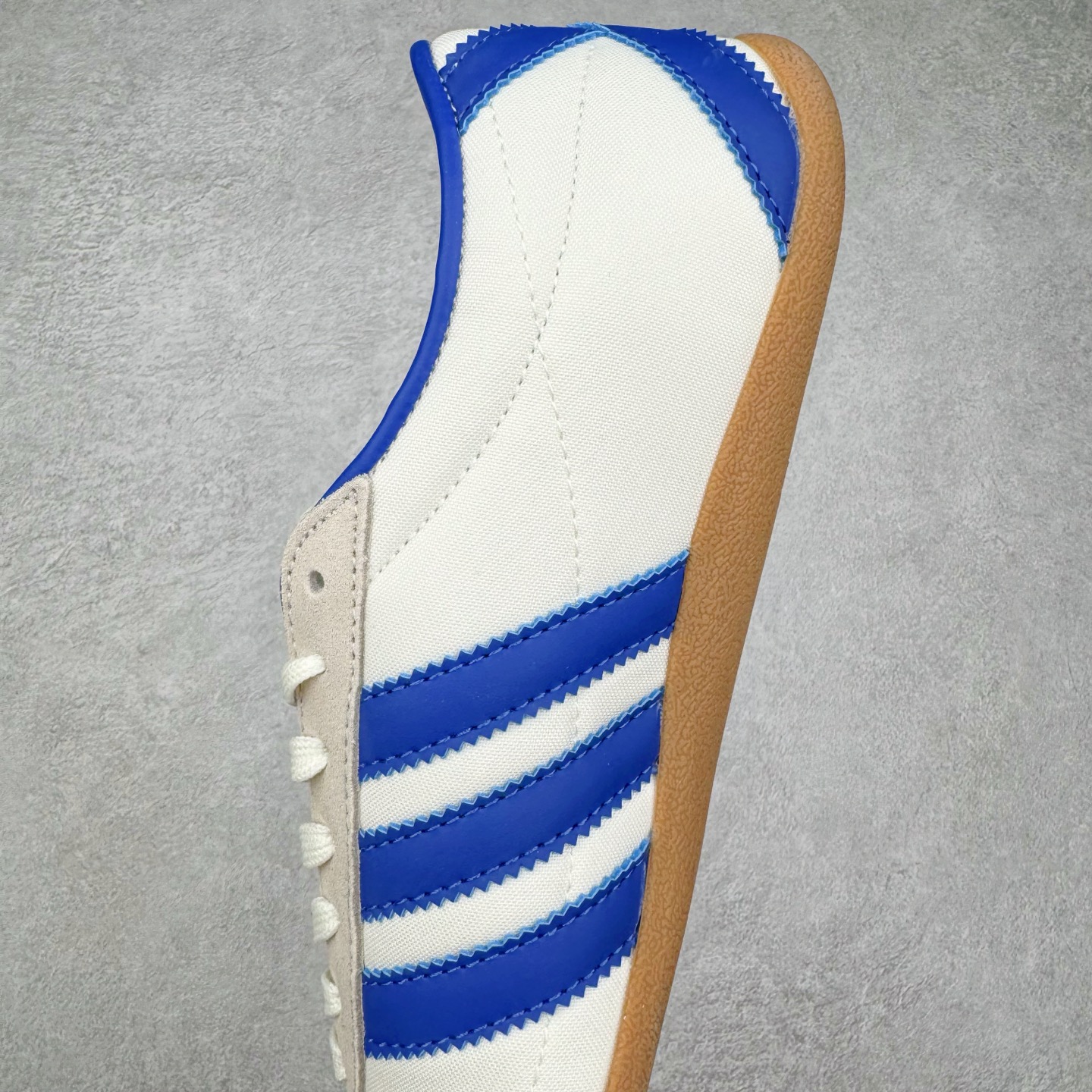 图片[7]-AD Originals Tokyo 东京限定系列复古百搭薄底德训风低帮休闲运动T头鞋 JP9704 ORIGINALS 挖掘复古运动基因，文 将经典与现代完美融合，推出薄底鞋系列，引起潮流趋势。此次COSTS带来的是ADIDAS ORIGINALS TOKYO系列黑白两款百搭配色，鞋款鞋面舒适贴合脚面， 同时采用柔软材质，穿着轻便舒适；中底缓震性能，鞋底有一定弹性，日常穿搭舒适且防滑。尺码：35⅔ 36 36⅔ 37⅓ 38 38⅔ 39⅓ 40 40⅔ 41⅓ 42 42⅔ 43⅓ 44 45-选品中心