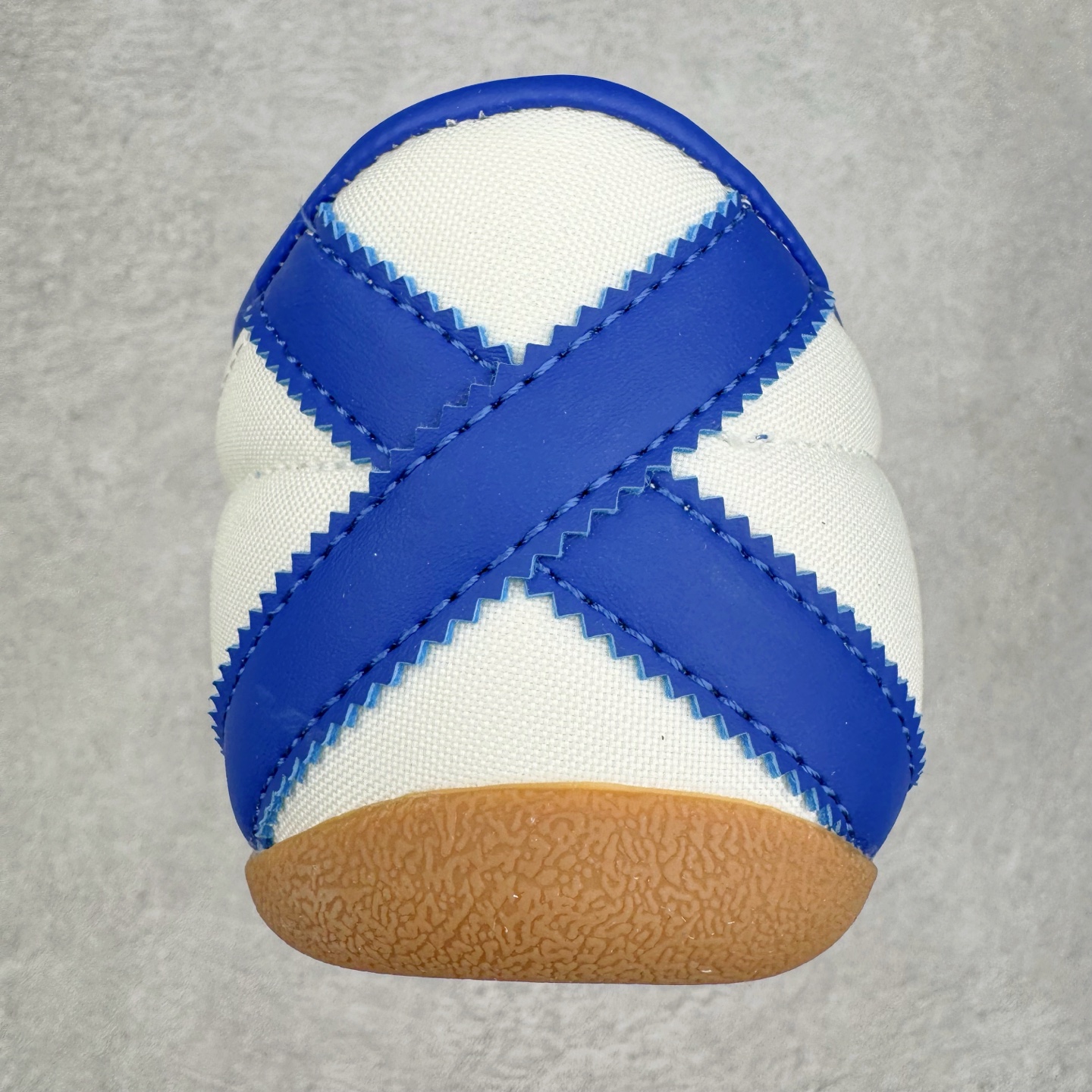 图片[8]-AD Originals Tokyo 东京限定系列复古百搭薄底德训风低帮休闲运动T头鞋 JP9704 ORIGINALS 挖掘复古运动基因，文 将经典与现代完美融合，推出薄底鞋系列，引起潮流趋势。此次COSTS带来的是ADIDAS ORIGINALS TOKYO系列黑白两款百搭配色，鞋款鞋面舒适贴合脚面， 同时采用柔软材质，穿着轻便舒适；中底缓震性能，鞋底有一定弹性，日常穿搭舒适且防滑。尺码：35⅔ 36 36⅔ 37⅓ 38 38⅔ 39⅓ 40 40⅔ 41⅓ 42 42⅔ 43⅓ 44 45-选品中心