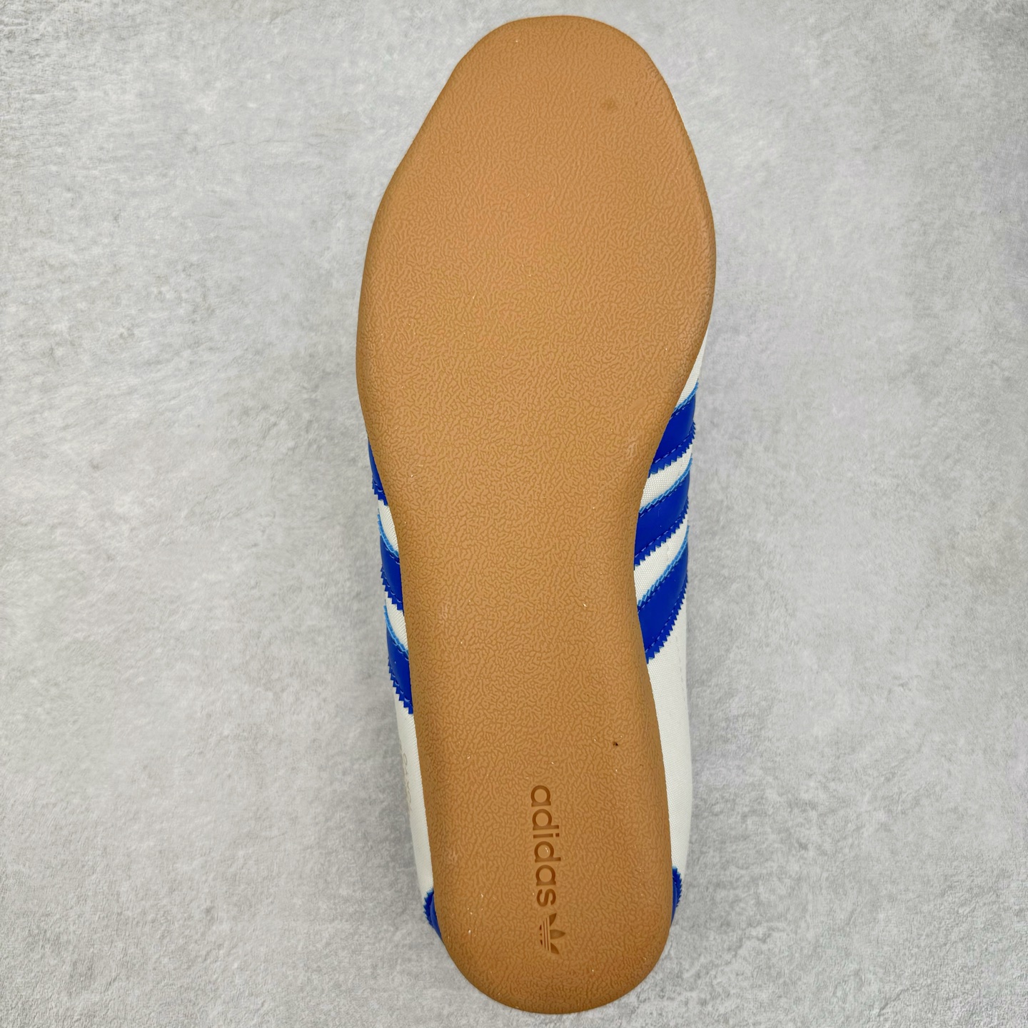 图片[9]-AD Originals Tokyo 东京限定系列复古百搭薄底德训风低帮休闲运动T头鞋 JP9704 ORIGINALS 挖掘复古运动基因，文 将经典与现代完美融合，推出薄底鞋系列，引起潮流趋势。此次COSTS带来的是ADIDAS ORIGINALS TOKYO系列黑白两款百搭配色，鞋款鞋面舒适贴合脚面， 同时采用柔软材质，穿着轻便舒适；中底缓震性能，鞋底有一定弹性，日常穿搭舒适且防滑。尺码：35⅔ 36 36⅔ 37⅓ 38 38⅔ 39⅓ 40 40⅔ 41⅓ 42 42⅔ 43⅓ 44 45-选品中心