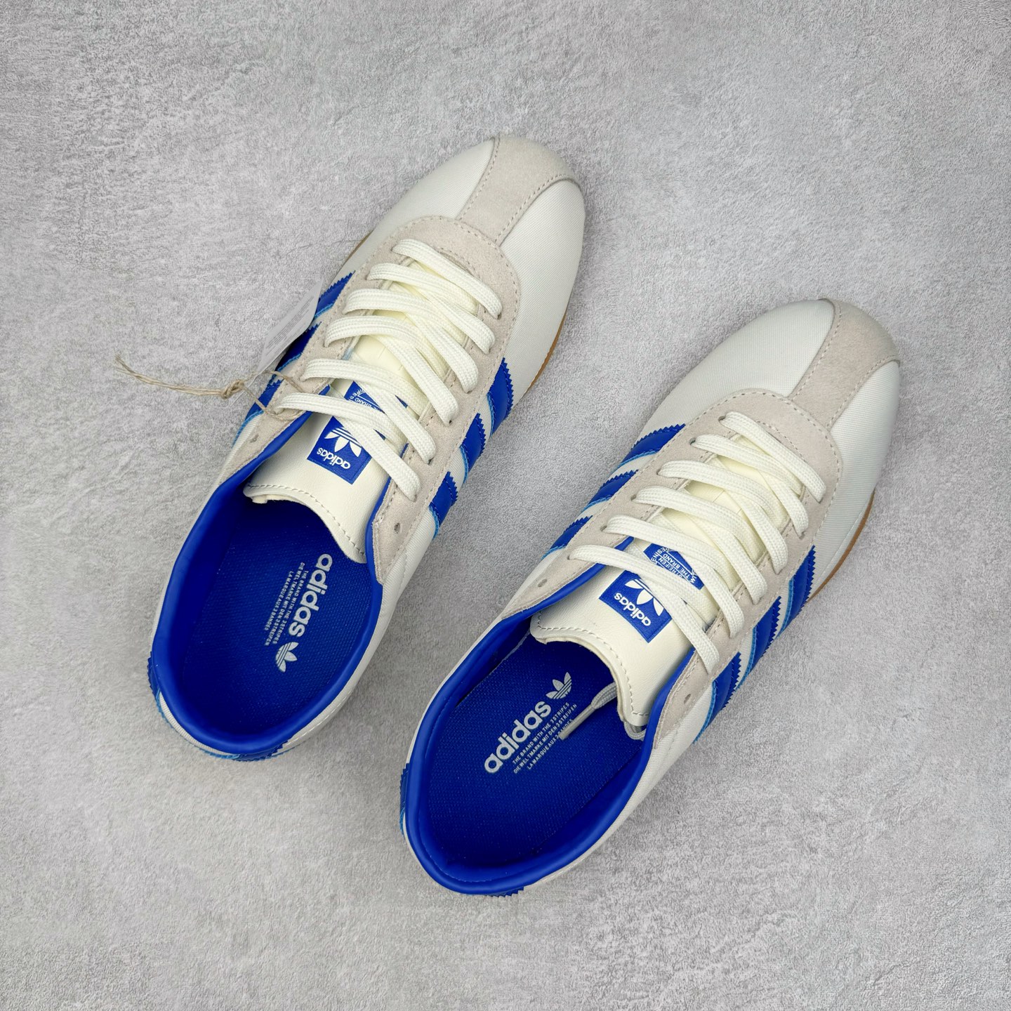 图片[3]-AD Originals Tokyo 东京限定系列复古百搭薄底德训风低帮休闲运动T头鞋 JP9704 ORIGINALS 挖掘复古运动基因，文 将经典与现代完美融合，推出薄底鞋系列，引起潮流趋势。此次COSTS带来的是ADIDAS ORIGINALS TOKYO系列黑白两款百搭配色，鞋款鞋面舒适贴合脚面， 同时采用柔软材质，穿着轻便舒适；中底缓震性能，鞋底有一定弹性，日常穿搭舒适且防滑。尺码：35⅔ 36 36⅔ 37⅓ 38 38⅔ 39⅓ 40 40⅔ 41⅓ 42 42⅔ 43⅓ 44 45-选品中心