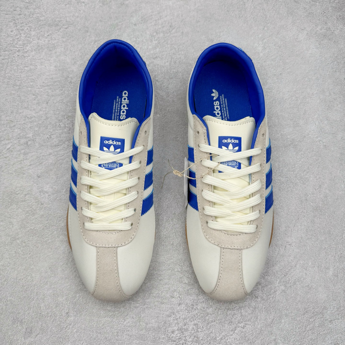 图片[2]-AD Originals Tokyo 东京限定系列复古百搭薄底德训风低帮休闲运动T头鞋 JP9704 ORIGINALS 挖掘复古运动基因，文 将经典与现代完美融合，推出薄底鞋系列，引起潮流趋势。此次COSTS带来的是ADIDAS ORIGINALS TOKYO系列黑白两款百搭配色，鞋款鞋面舒适贴合脚面， 同时采用柔软材质，穿着轻便舒适；中底缓震性能，鞋底有一定弹性，日常穿搭舒适且防滑。尺码：35⅔ 36 36⅔ 37⅓ 38 38⅔ 39⅓ 40 40⅔ 41⅓ 42 42⅔ 43⅓ 44 45-选品中心