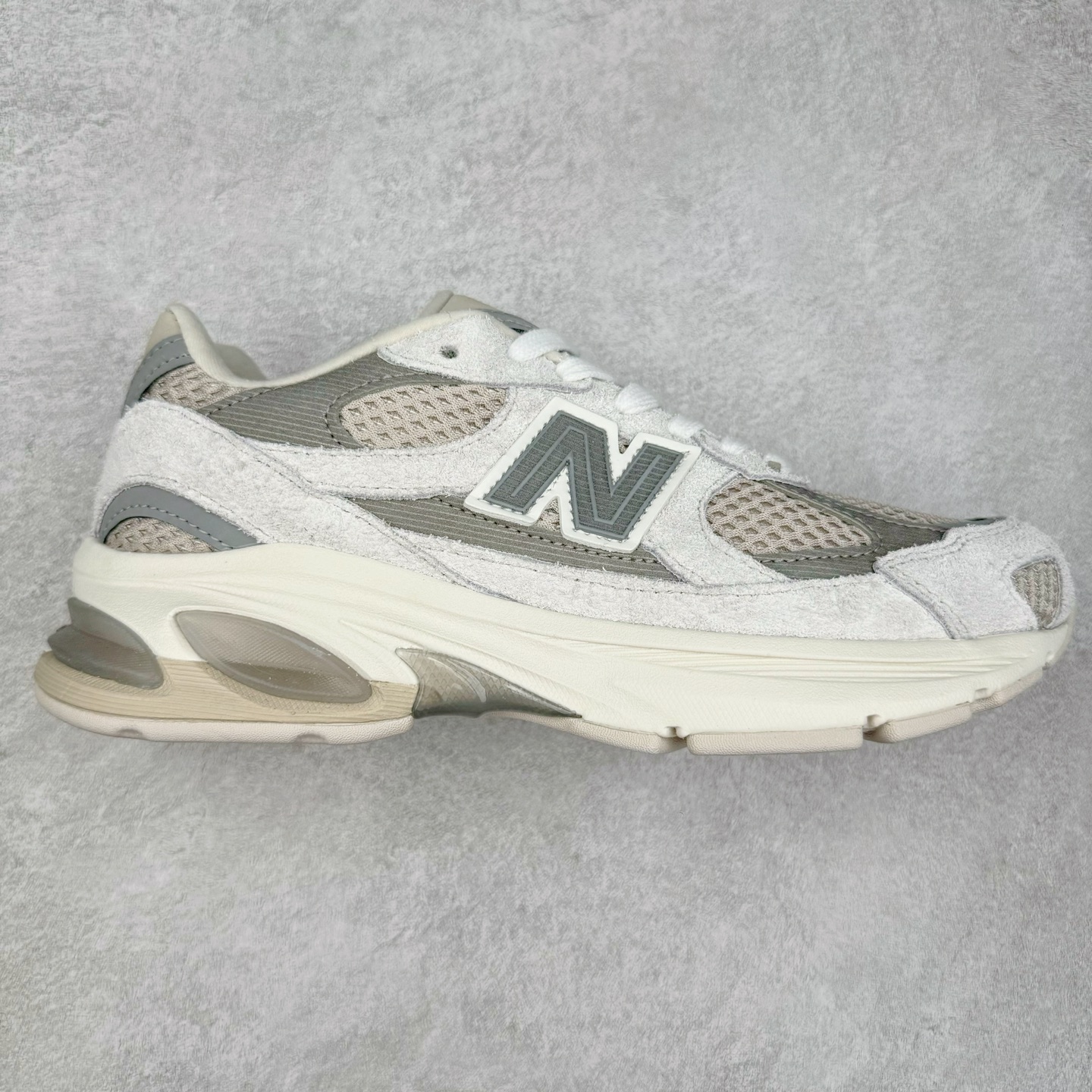 New Balance NB2010系列新百伦经典复古休闲运动板鞋 以ENCAP中底配以升级版 N-ERGY缓震物料 鞋面则采用特色的柔软麂皮搭以NewBalance经典的尼龙网布 低调中还原跑鞋本真 更年轻化的设计理念与材质 让新世代青年得以用全新视角体验经典鞋款的传奇魅力 货号：U2010NB13731 尺码：36 37 37.5 38 38.5 39.5 40 40.5 41.5 42 42.5 43 44-选品中心