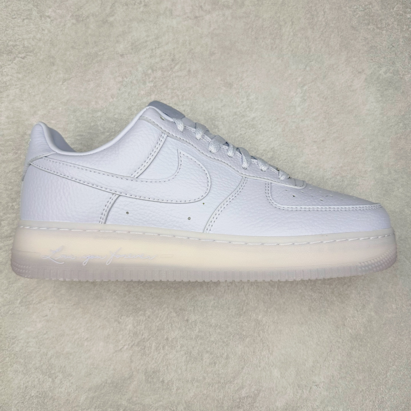 NK Air Force 1´07 Low 空军一号低帮百搭休闲运动板鞋 CZ8065-500 柔软、弹性十足的缓震性能和出色的中底设计 横跨复古与现代的外型结合 造就出风靡全球 三十多年的Force 1 直到今天还深受青睐 尺码：36 36.5 37.5 38 38.5 39 40 40.5 41 42 42.5 43 44 44.5 45-选品中心