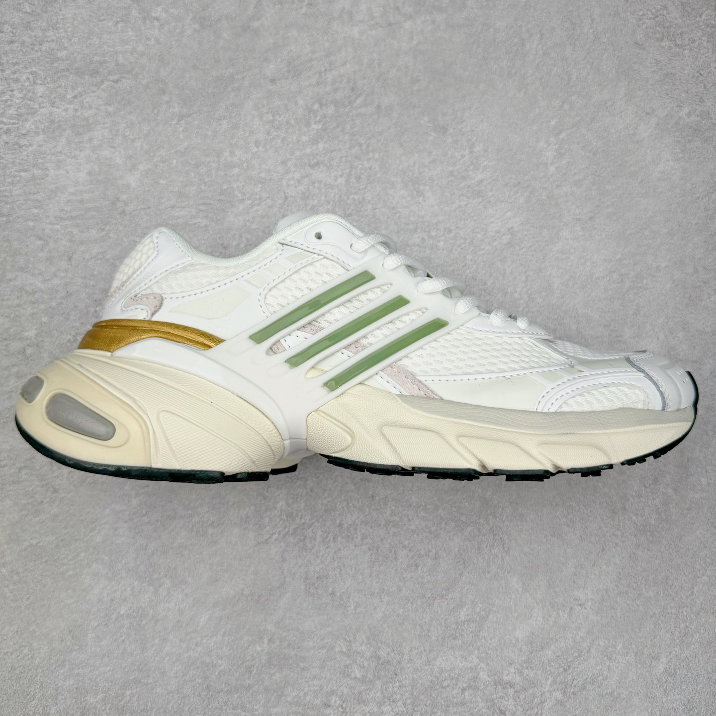 AD Originals ADISTAR XLG 潮流前卫科技休闲运动老爹鞋 IH3883 未来科技主义线条勾勒前卫张力 呈现饱满立体的3D感鞋身 浑厚中底搭载轻薄橡胶外底 皮革鞋面配合织物衬里 舒适脚感时刻在线交叉饰面错落点缀 跨越时代经典 科技潮感进阶 多元层次尽显 激活潮搭灵感 演绎先锋美学 在纪元暮光中开启潮酷新型态 尺码：35.5 36 36.5 37.5 38 38.5 39 40 40.5 41 42 42.5 43 44 44.5 45-选品中心