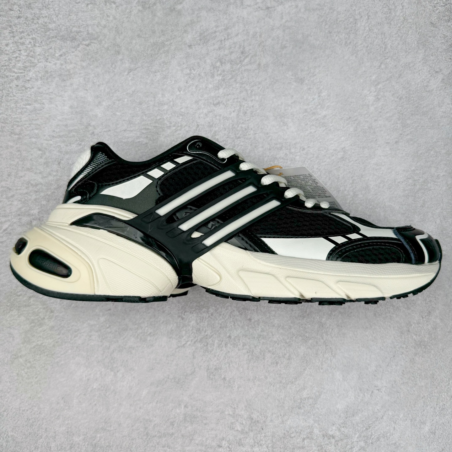 AD Originals ADISTAR XLG 潮流前卫科技休闲运动老爹鞋 IH3881 未来科技主义线条勾勒前卫张力 呈现饱满立体的3D感鞋身 浑厚中底搭载轻薄橡胶外底 皮革鞋面配合织物衬里 舒适脚感时刻在线交叉饰面错落点缀 跨越时代经典 科技潮感进阶 多元层次尽显 激活潮搭灵感 演绎先锋美学 在纪元暮光中开启潮酷新型态 尺码：35.5 36 36.5 37.5 38 38.5 39 40 40.5 41 42 42.5 43 44 44.5 45-选品中心