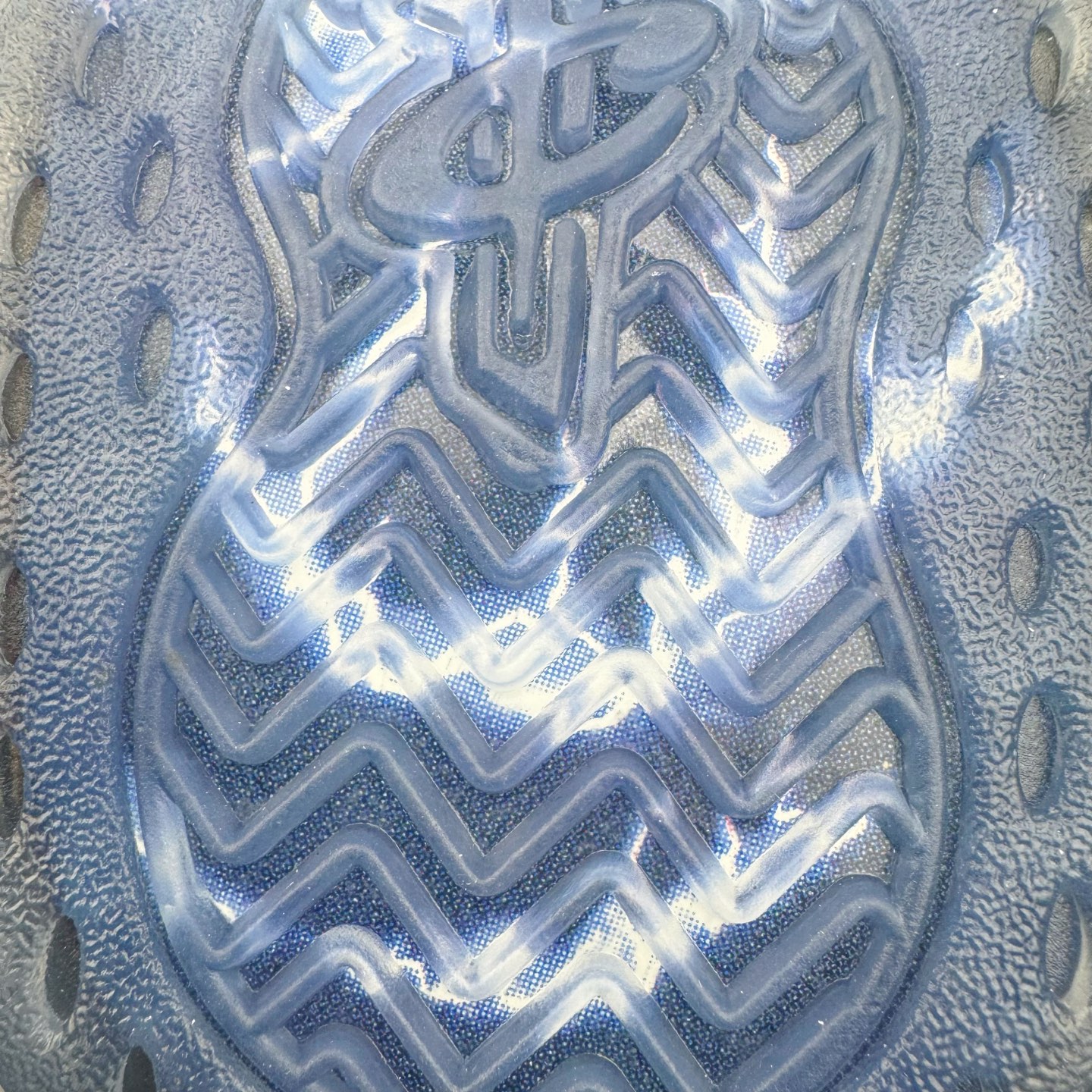 图片[14]-NK Air Foamposite One \\\”Tekken 8\\\” 铁拳喷 三岛一八 FQ9050-400 莞产原底面 公司渠道同模具 鞋型发泡360度无死角 双层Zoom气垫植入 中底完美注胶 搭载原厂碳纤维材质 诞生于1997年的NK Air Foamposite系列可以说是整个球鞋历史上最为经典的系列之一 也就是我们常说的“喷”和“泡” 其中“喷”由Foamposite One代言人Penny的英文音译而来 而“泡”则来源于另一款鞋型 Foamposite Pro中\\\”pro\\\”的音译 在诞生初期 由于高昂的造价以及超前的外形 Foamposite系列的反对者不在少数 甚至有人认为这款鞋会毁掉整个球鞋行业 但事实证明这双灵感来自于甲虫 自带“黑科技”鞋面以及双层Zoom+大块碳板的太空球鞋不仅受到了大众的接受与追捧 并且成功的影响了篮球鞋的发展 尺码：38.5 39 40 40.5 41 42 42.5 43 44 44.5 45 46-选品中心