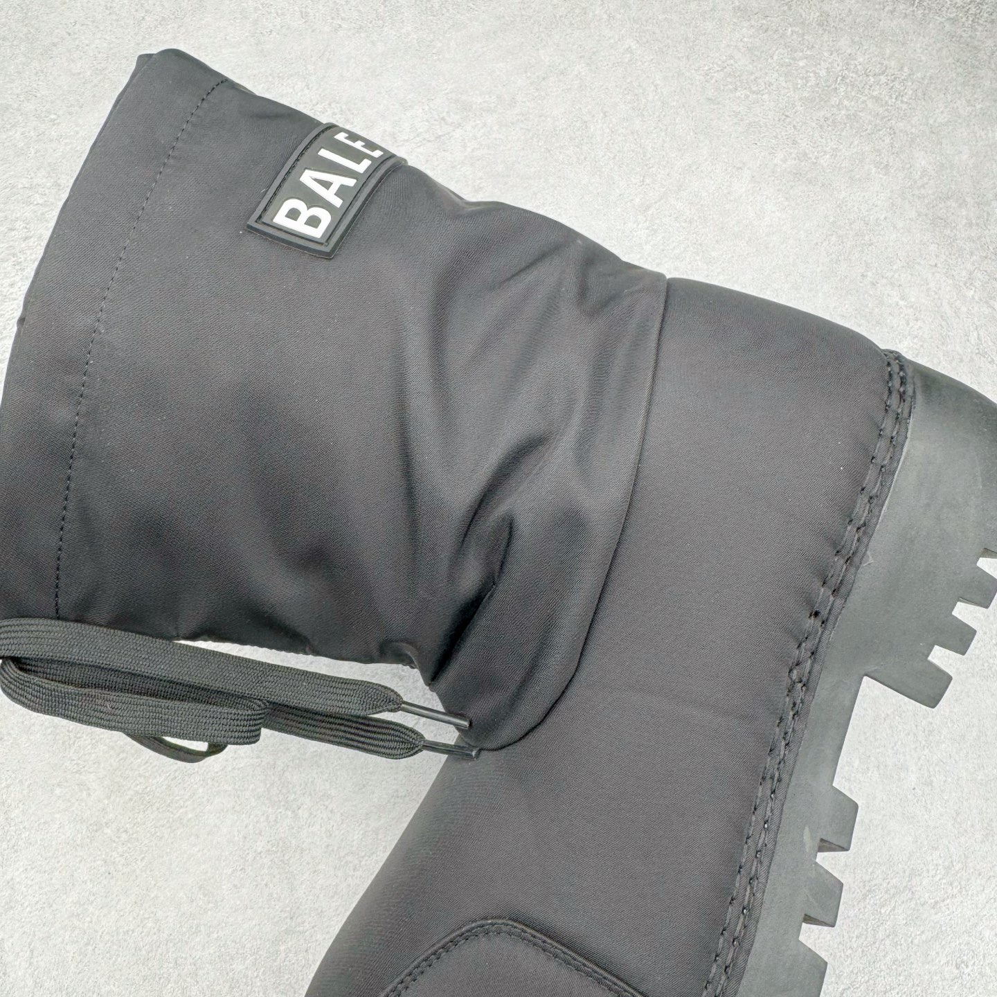 图片[7]-＃GD广顶 Balenciaga FW24 SKIWEAR 巴黎世家圆头套穿雪地靴德比靴鞋 原版购入开发 做货 极致做旧 巴黎世家做旧的款式百分之90都是好看的 这双靴子也不例外 破旧风格 双层材质 外层粗帆布做了磨损和褪色处理 内层做了透气网状里布 比较惊艳的是鞋底和鞋侧橡胶 原版定制进口做旧帆布 原版进口透气网里 原版开模橡胶大底 增高底厚5CM超显大长腿NCC 尺码： 39 40 41 42 43 44 45-选品中心