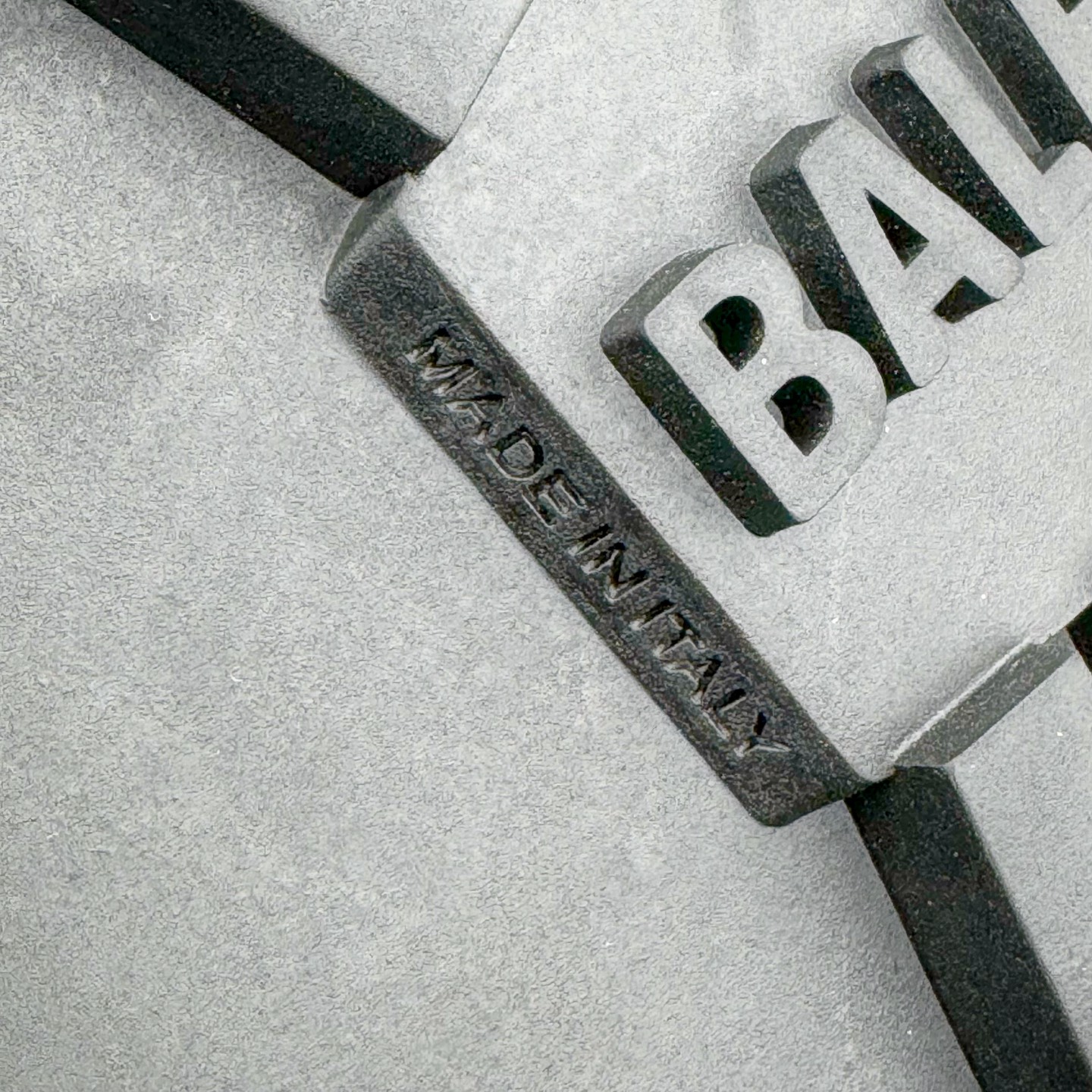 图片[16]-＃GD广顶 Balenciaga FW24 SKIWEAR 巴黎世家圆头套穿雪地靴德比靴鞋 原版购入开发 做货 极致做旧 巴黎世家做旧的款式百分之90都是好看的 这双靴子也不例外 破旧风格 双层材质 外层粗帆布做了磨损和褪色处理 内层做了透气网状里布 比较惊艳的是鞋底和鞋侧橡胶 原版定制进口做旧帆布 原版进口透气网里 原版开模橡胶大底 增高底厚5CM超显大长腿NCC 尺码： 39 40 41 42 43 44 45-选品中心